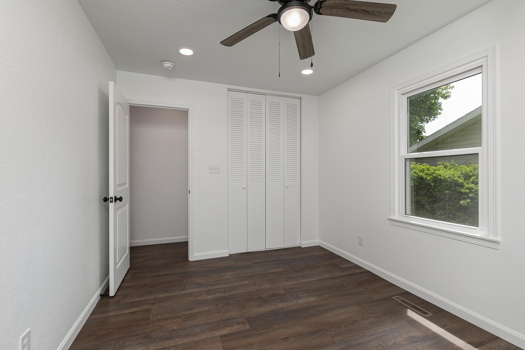2440 South Weaver Avenue Property Photo 19