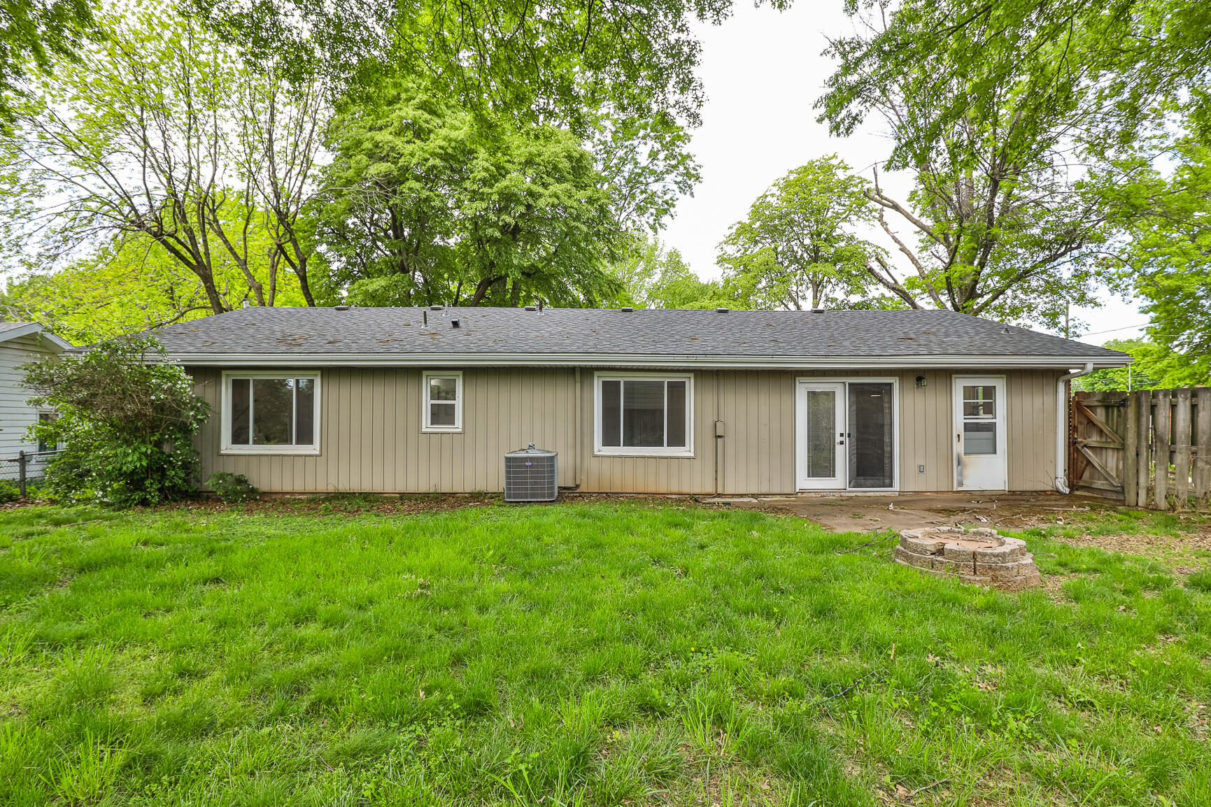 2440 South Weaver Avenue Property Photo 25