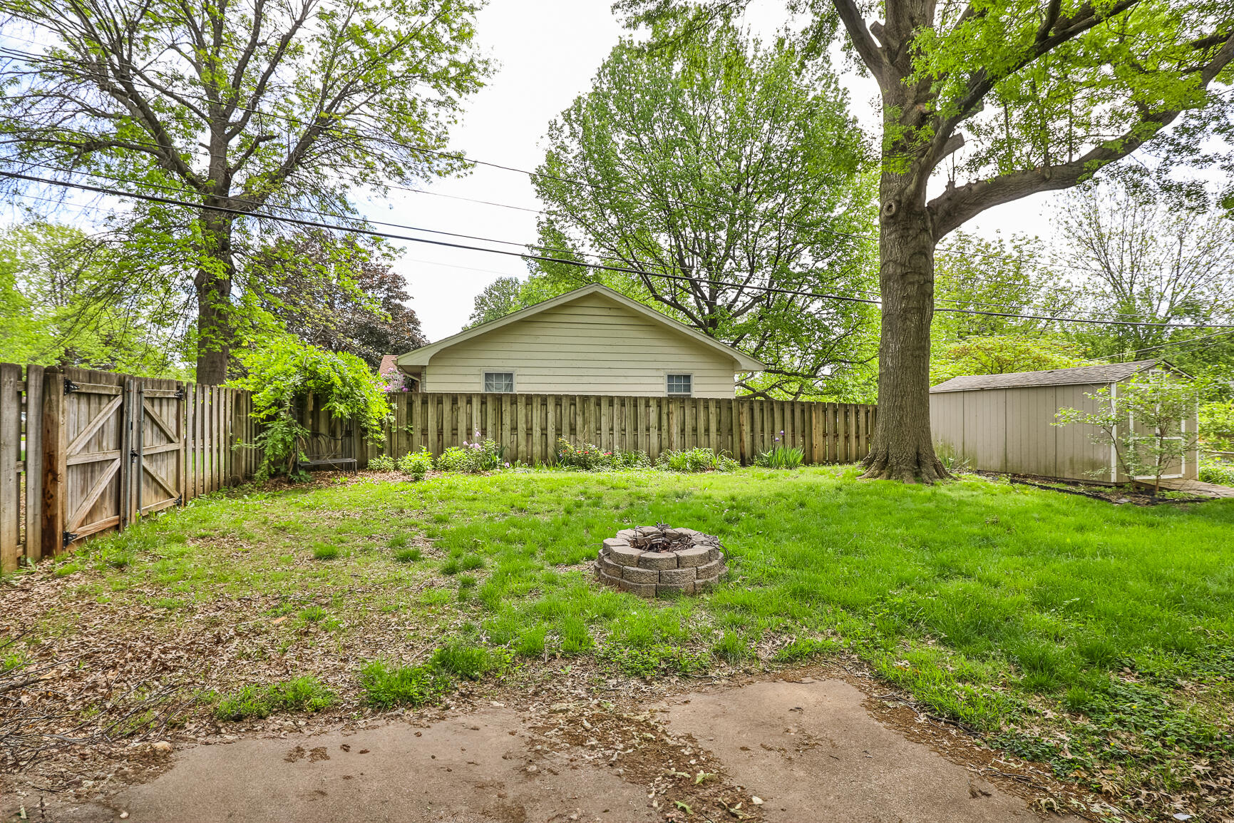 2440 South Weaver Avenue Property Photo 26