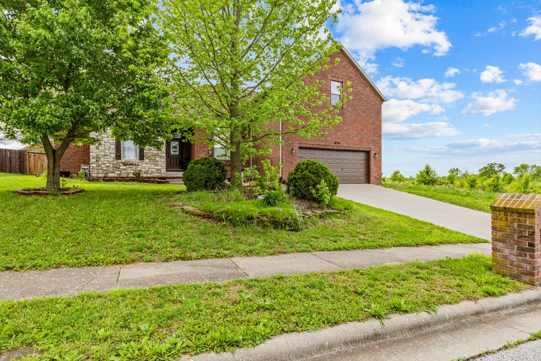854 South Cobble Creek Boulevard Property Photo 2