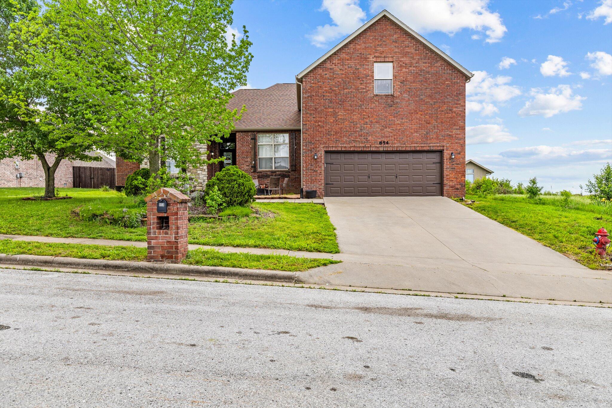 854 South Cobble Creek Boulevard Property Photo 3