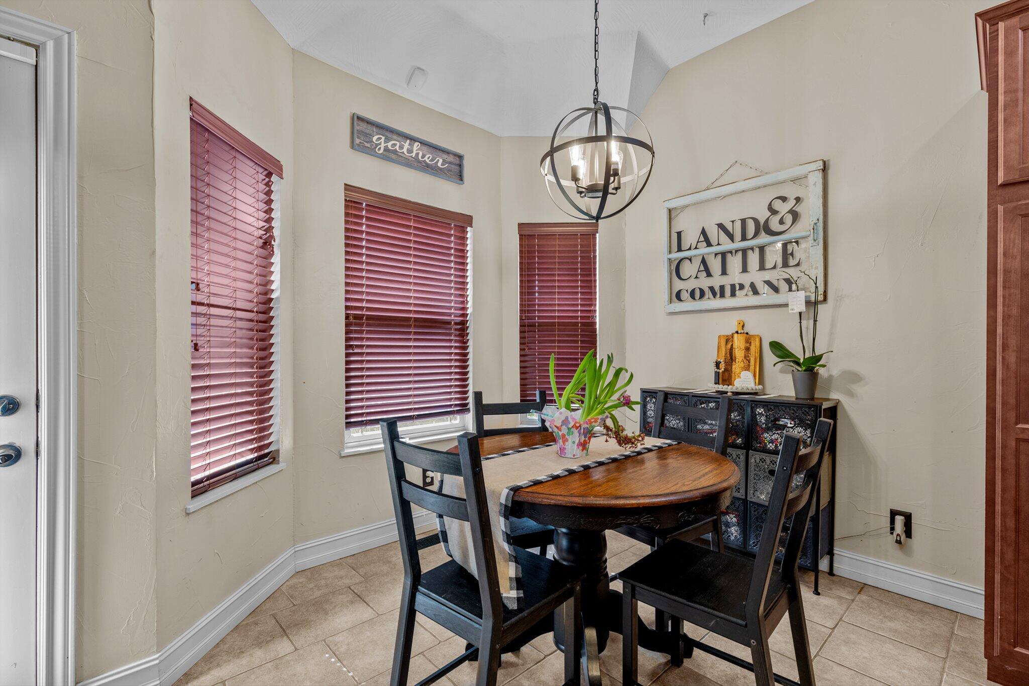 854 South Cobble Creek Boulevard Property Photo 14