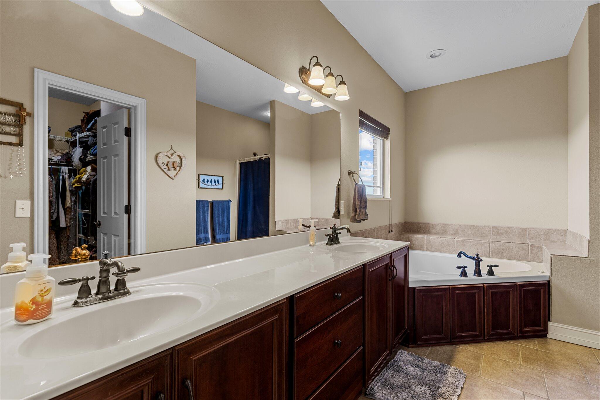 854 South Cobble Creek Boulevard Property Photo 26