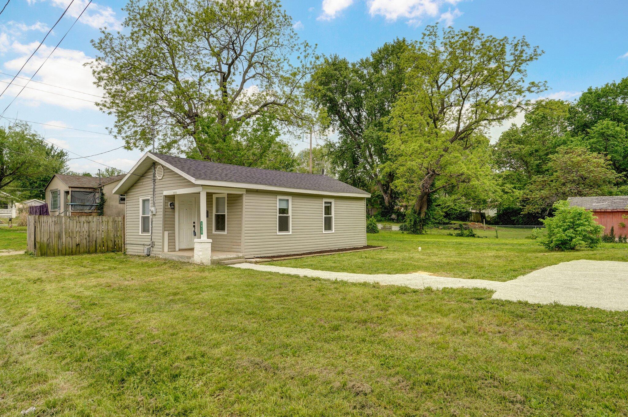 1015 North Newton Avenue Property Photo 1