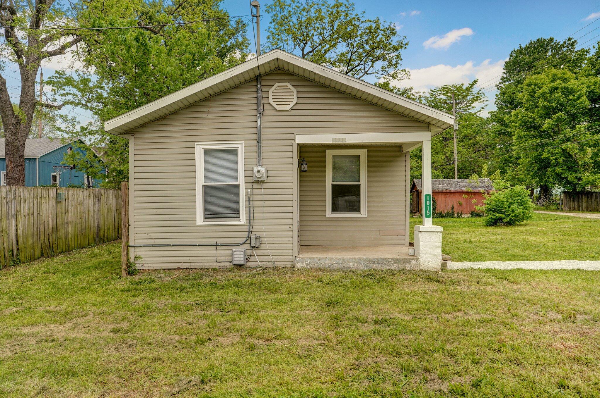 1015 North Newton Avenue Property Photo 3