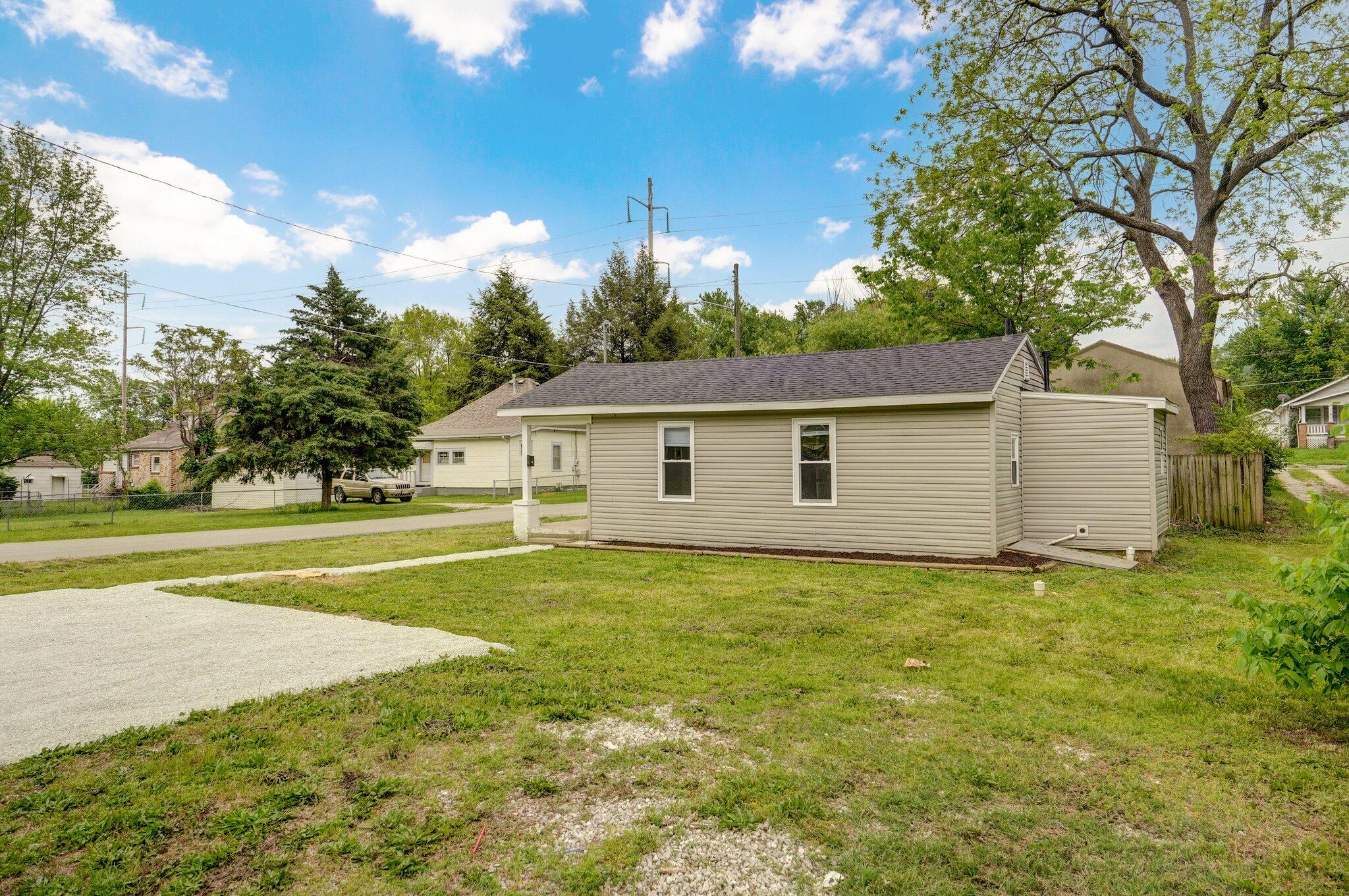 1015 North Newton Avenue Property Photo 4