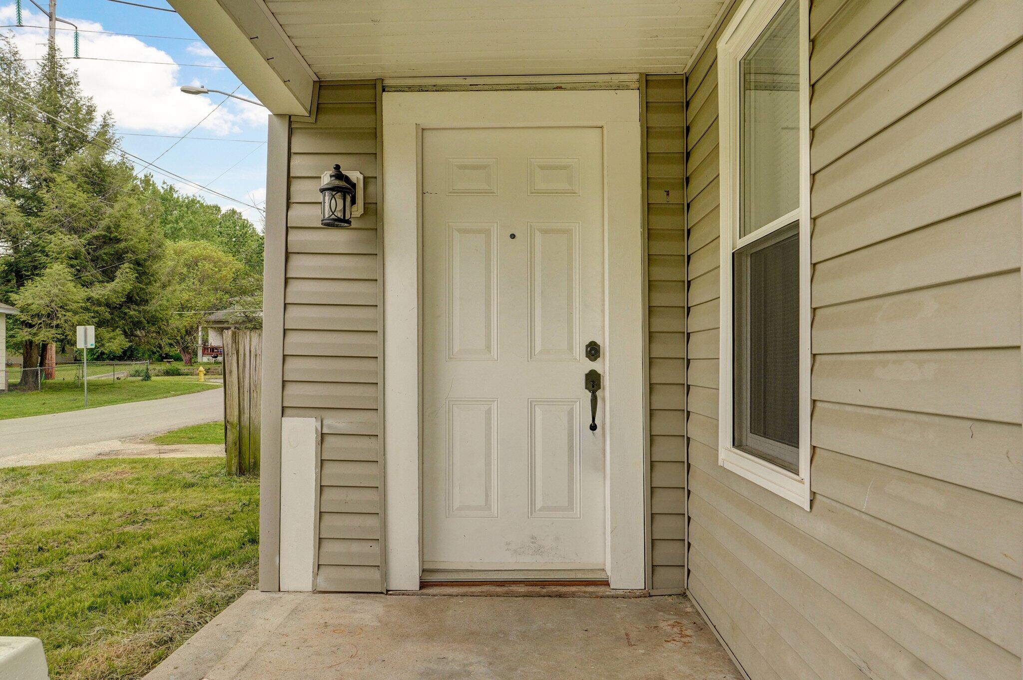 1015 North Newton Avenue Property Photo 6