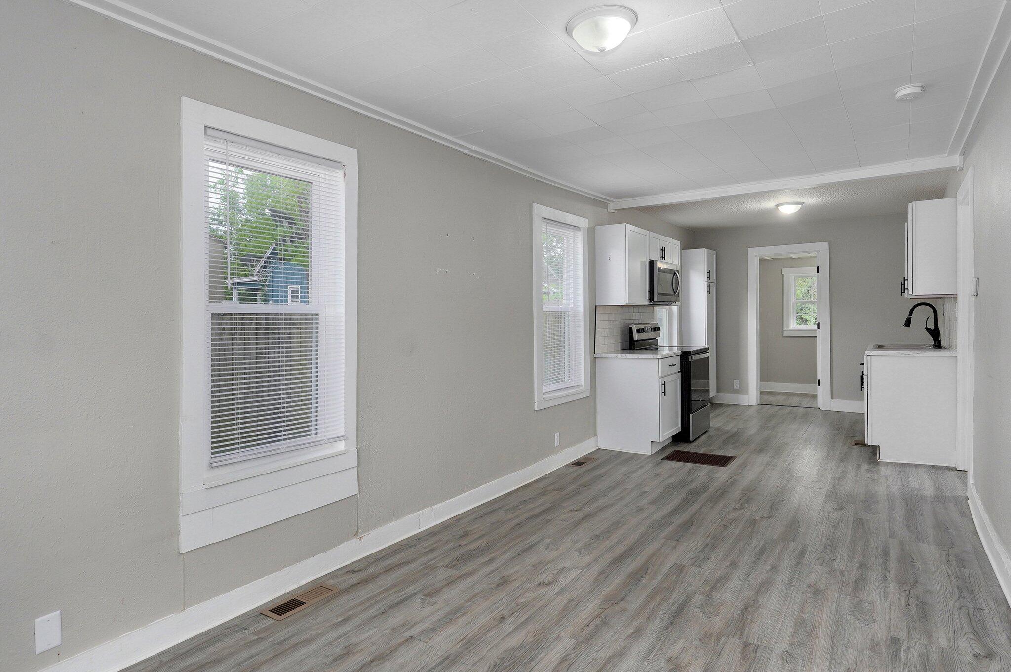 1015 North Newton Avenue Property Photo 7