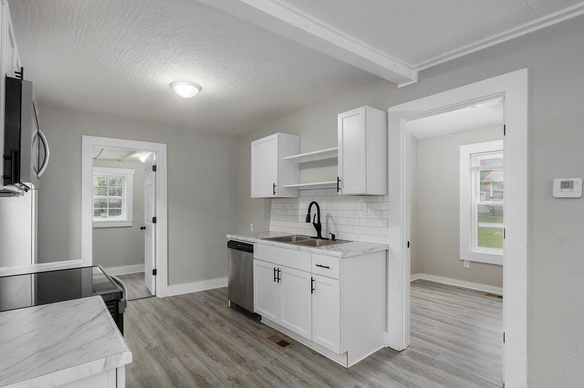 1015 North Newton Avenue Property Photo 10