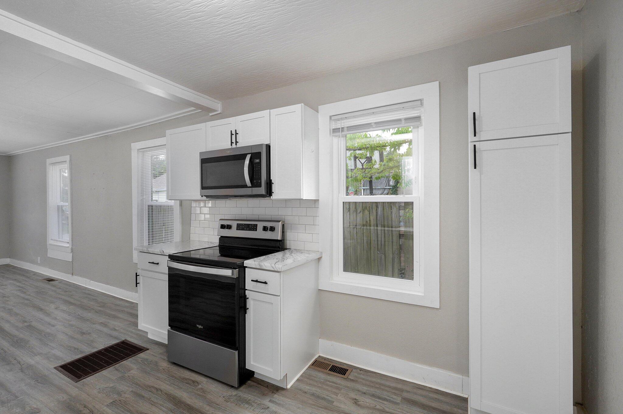 1015 North Newton Avenue Property Photo 12