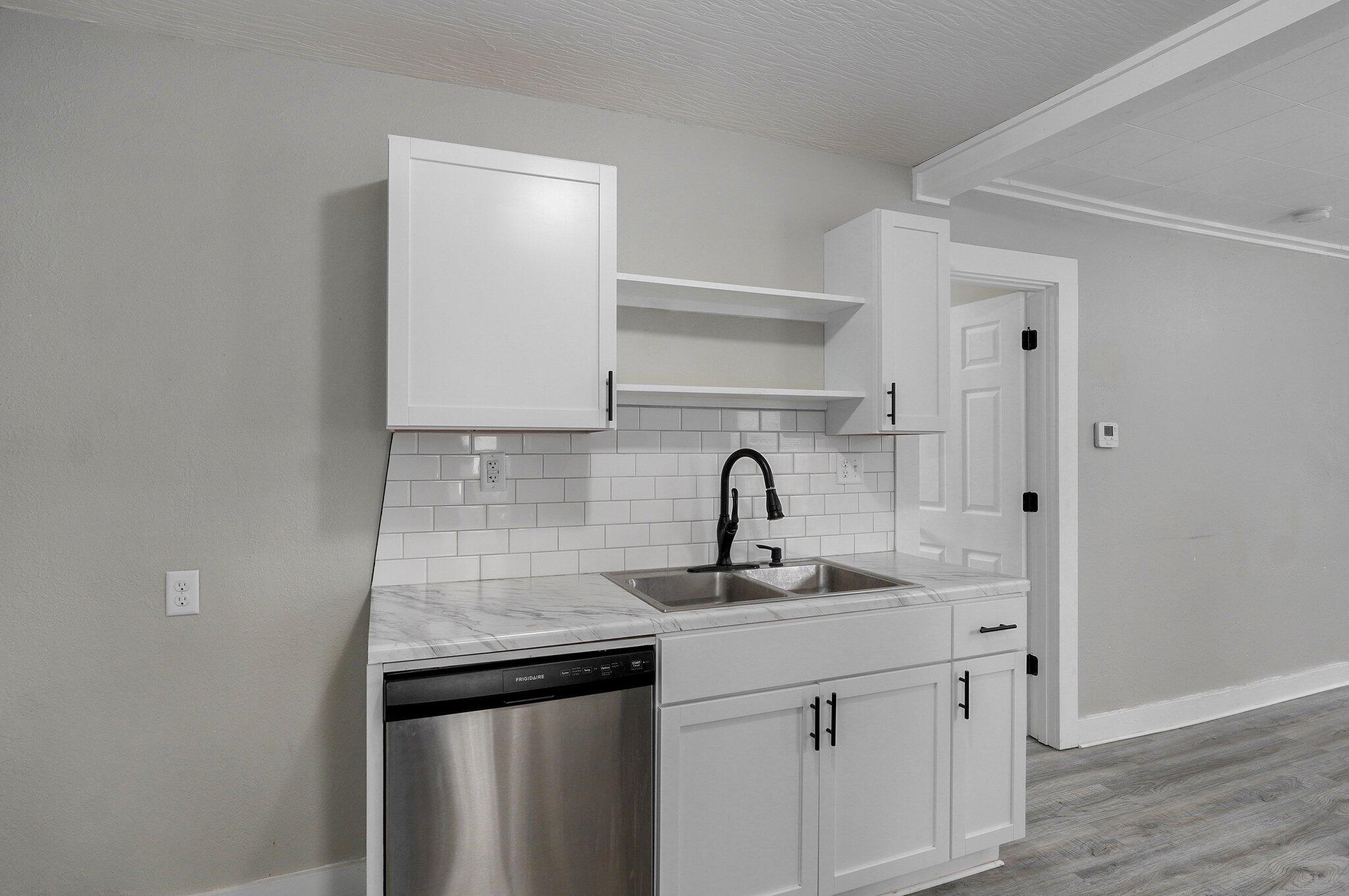 1015 North Newton Avenue Property Photo 13