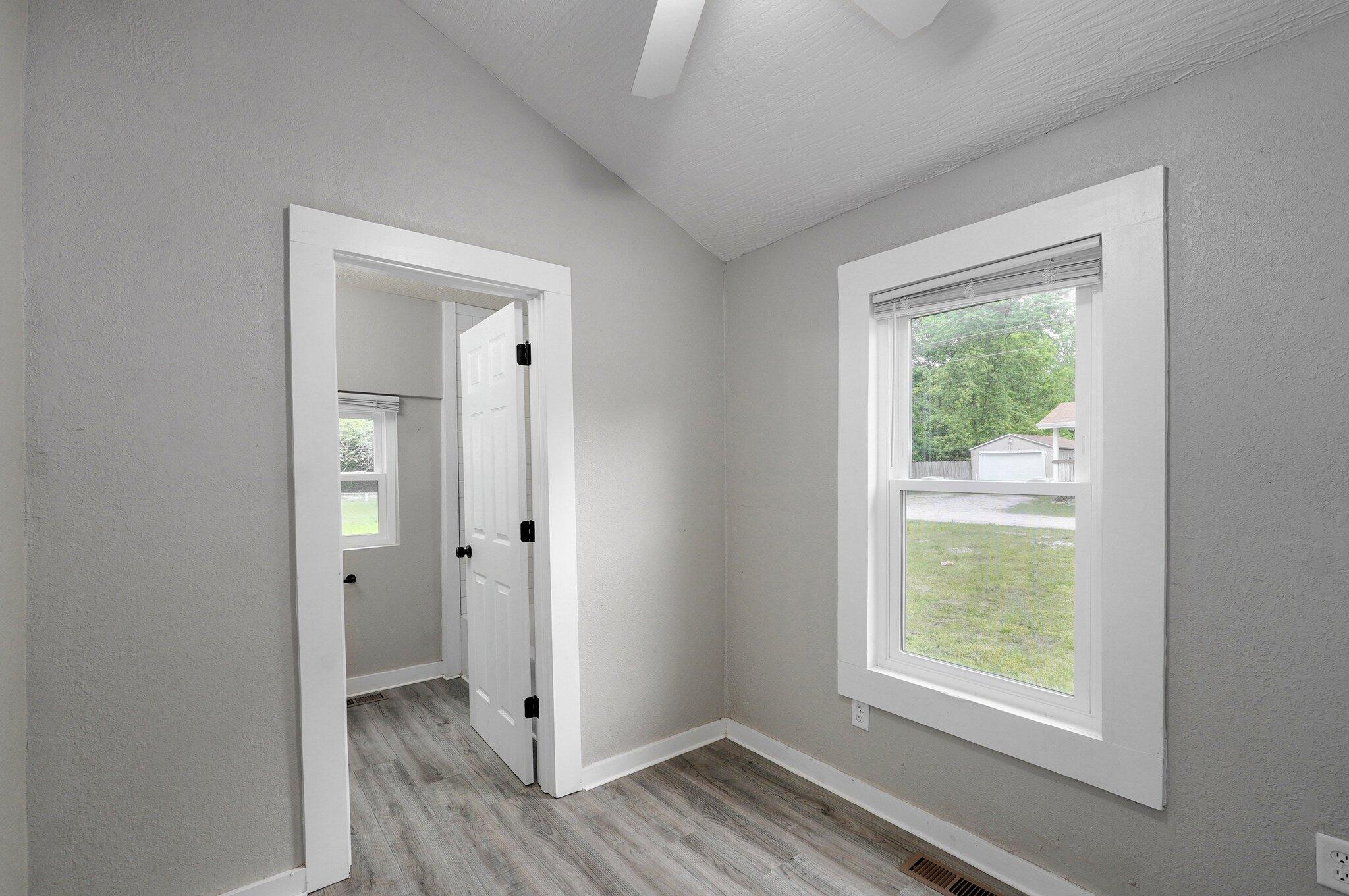 1015 North Newton Avenue Property Photo 15