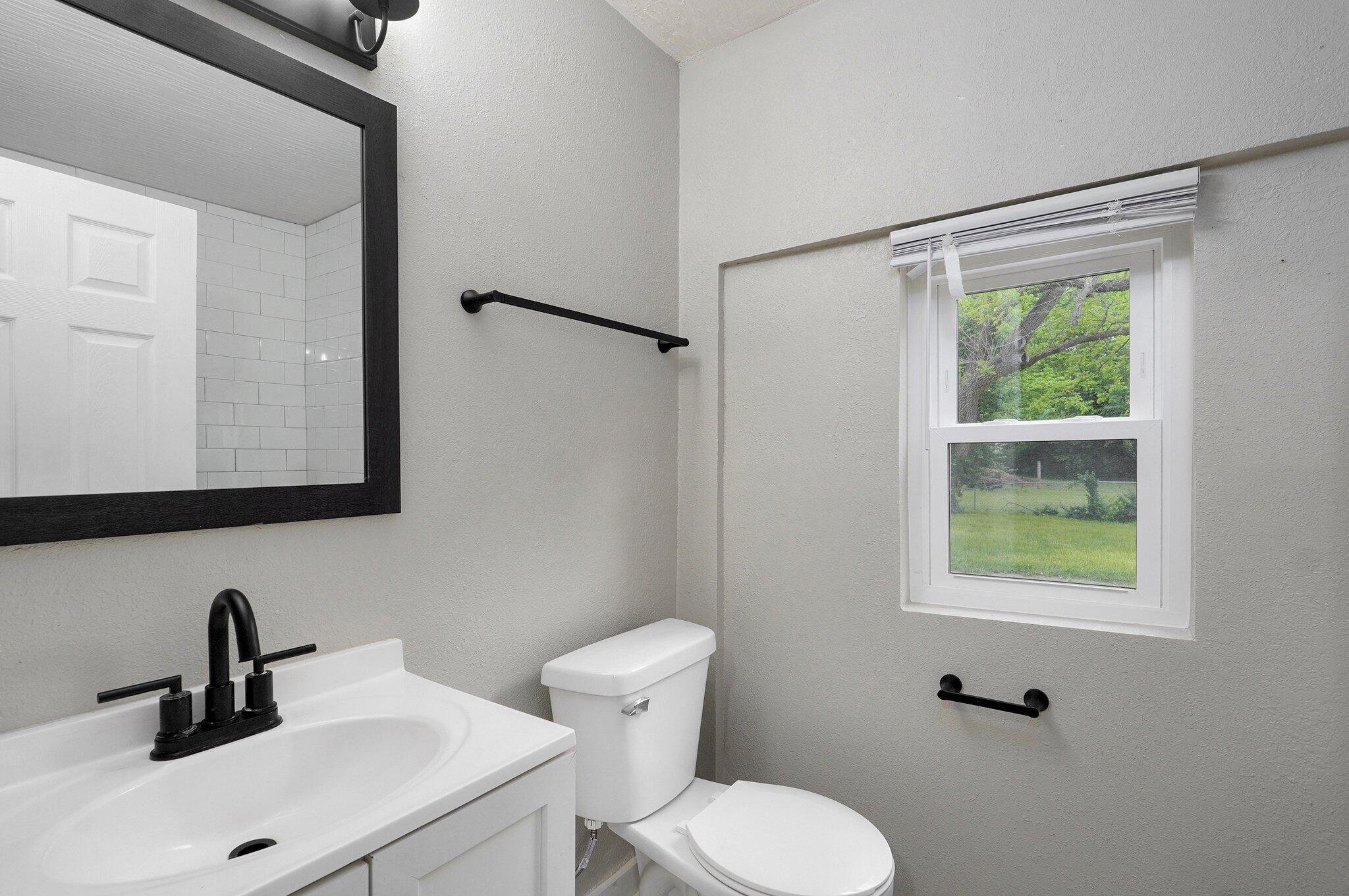 1015 North Newton Avenue Property Photo 16