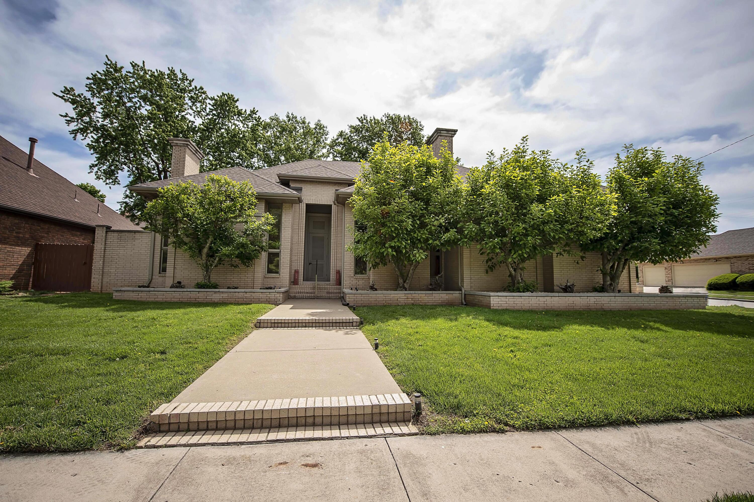 3150 South Oak Avenue Property Photo 1