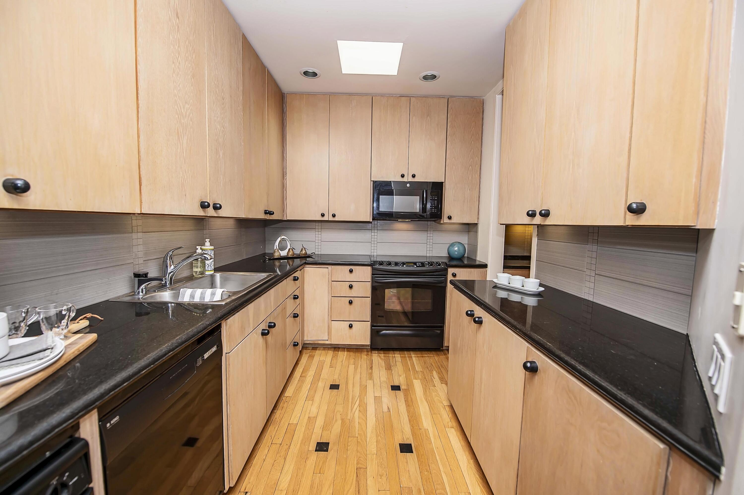 3150 South Oak Avenue Property Photo 9