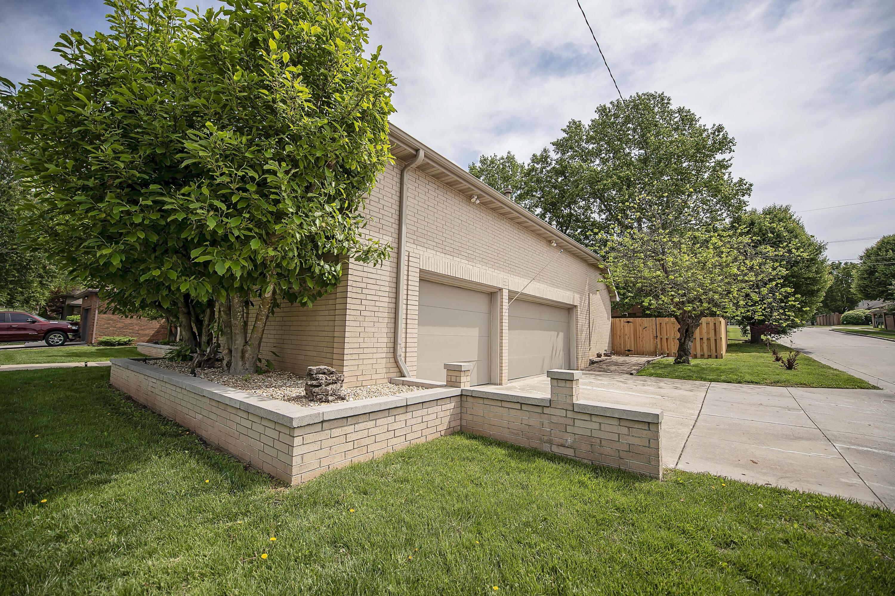 3150 South Oak Avenue Property Photo 40