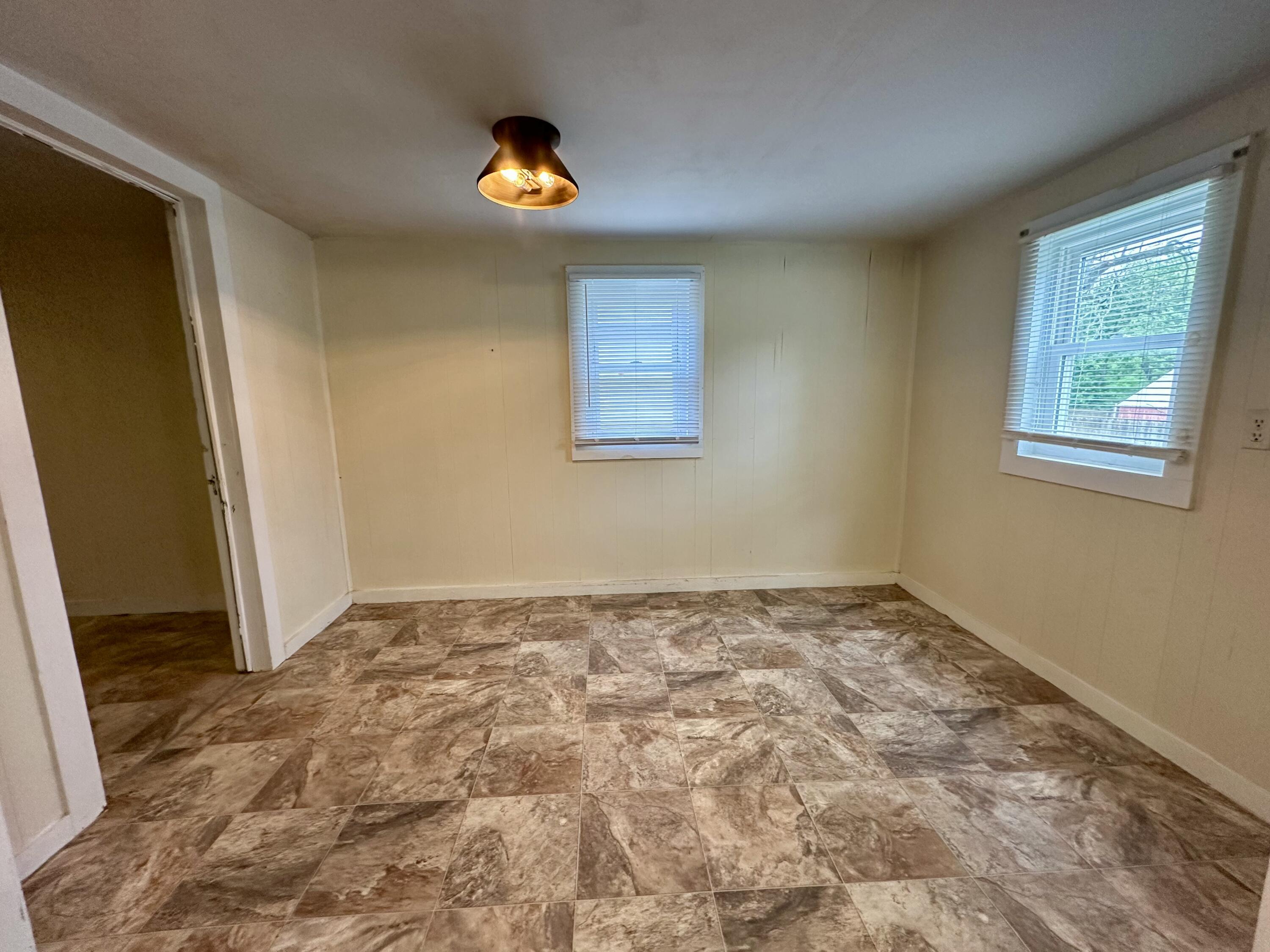 537 South Walnut Street Property Photo 4