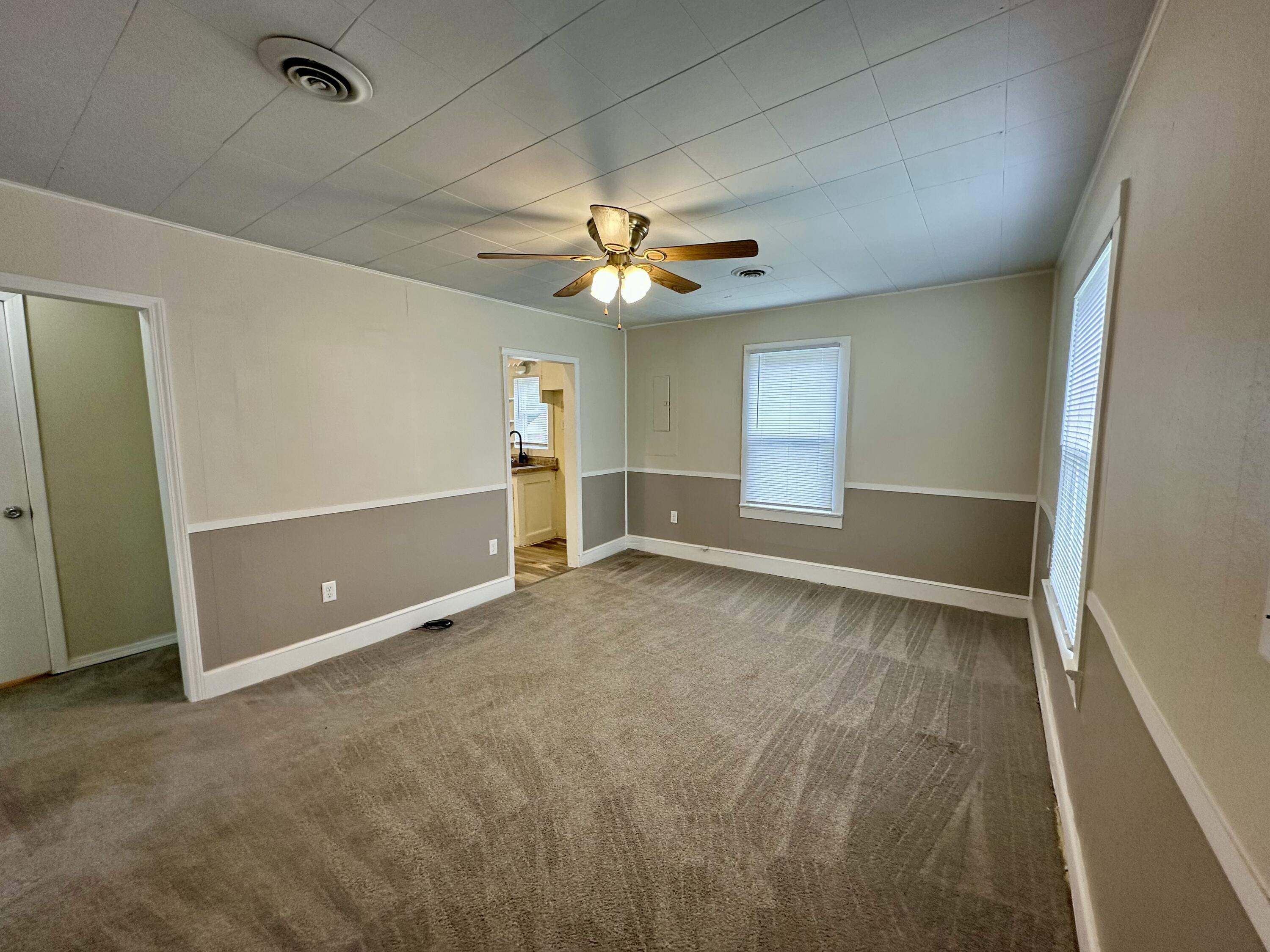 537 South Walnut Street Property Photo 5