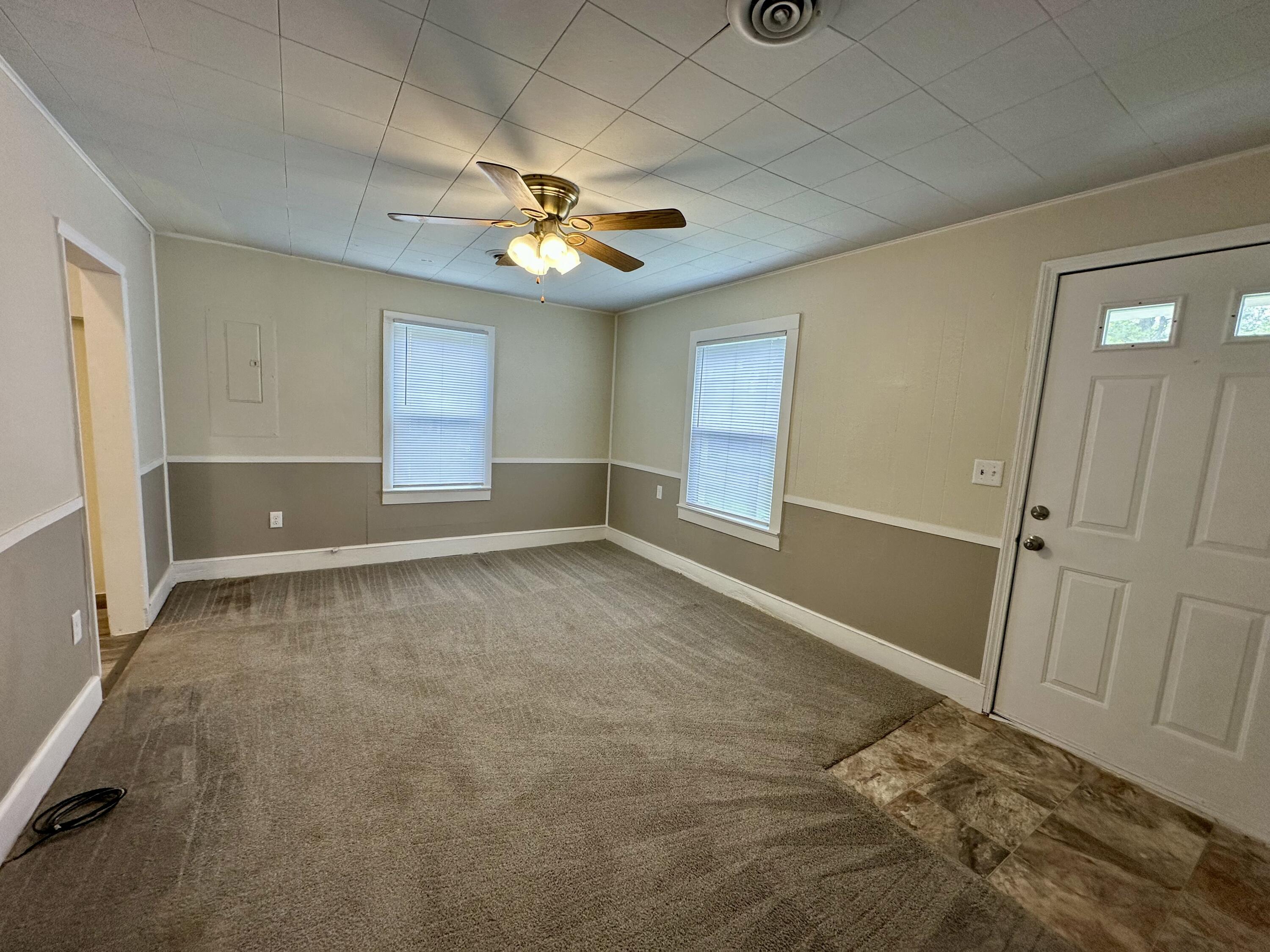 537 South Walnut Street Property Photo 6
