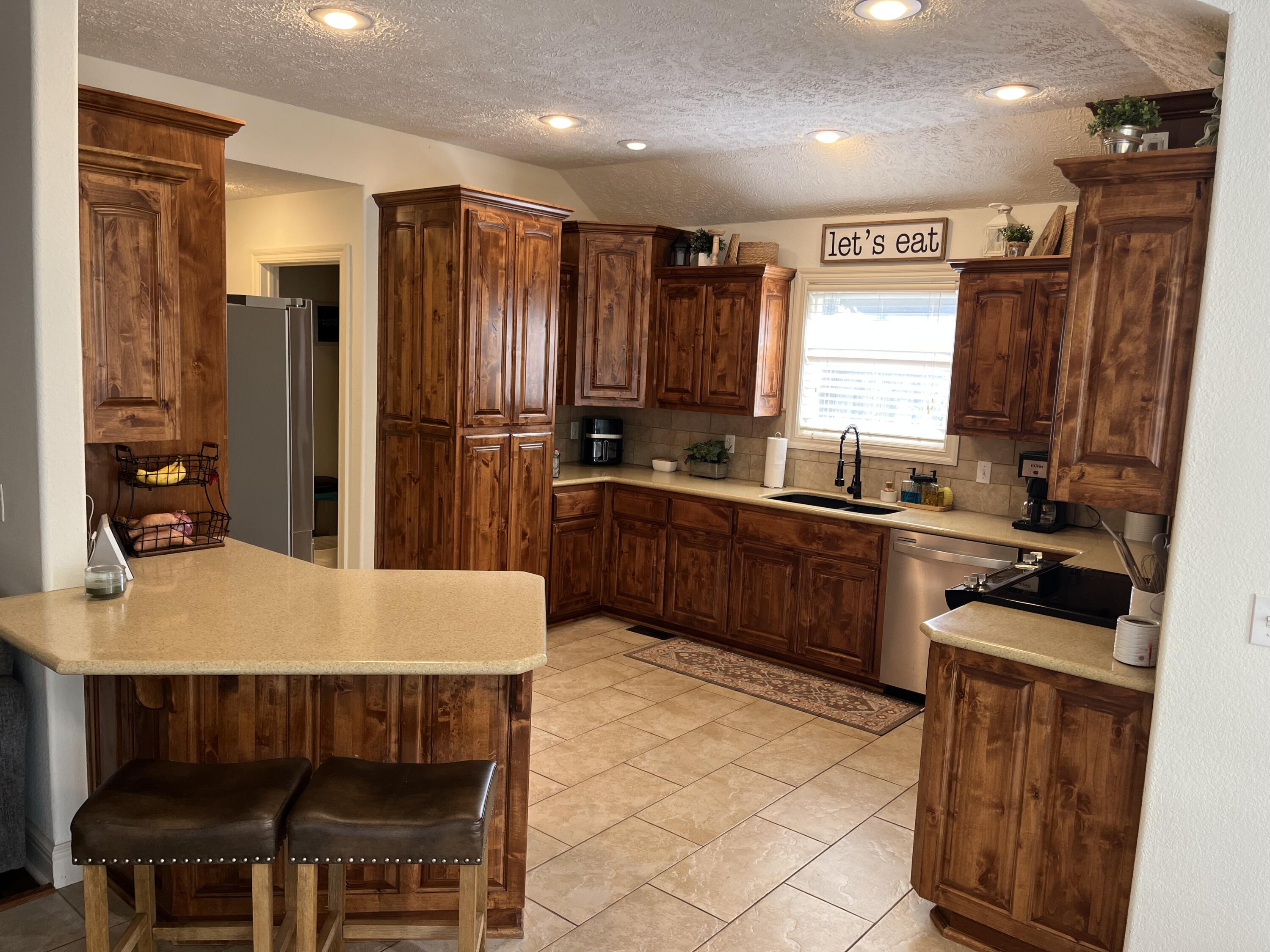 1025 Nickolas Street Property Photo 8