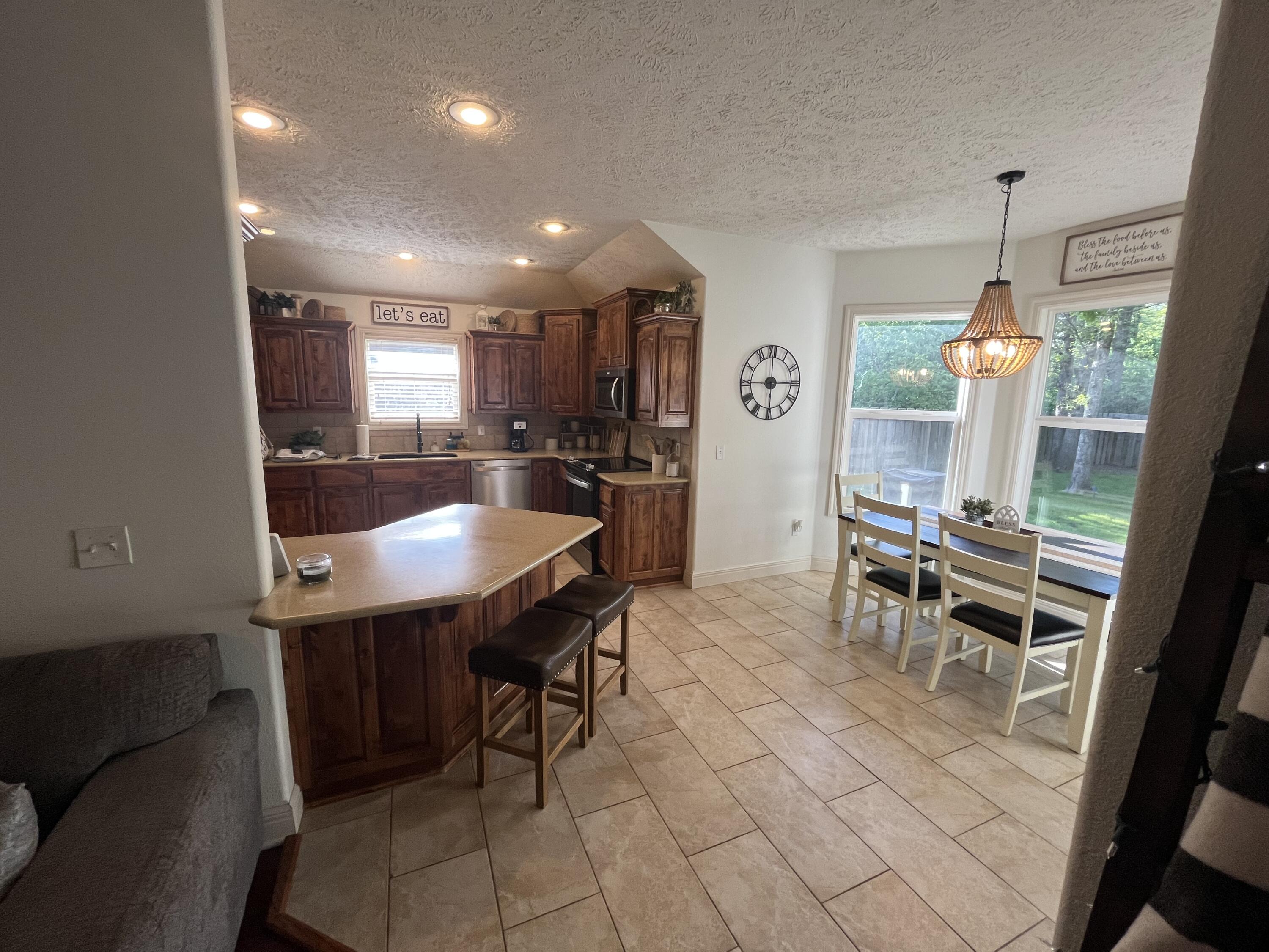 1025 Nickolas Street Property Photo 12