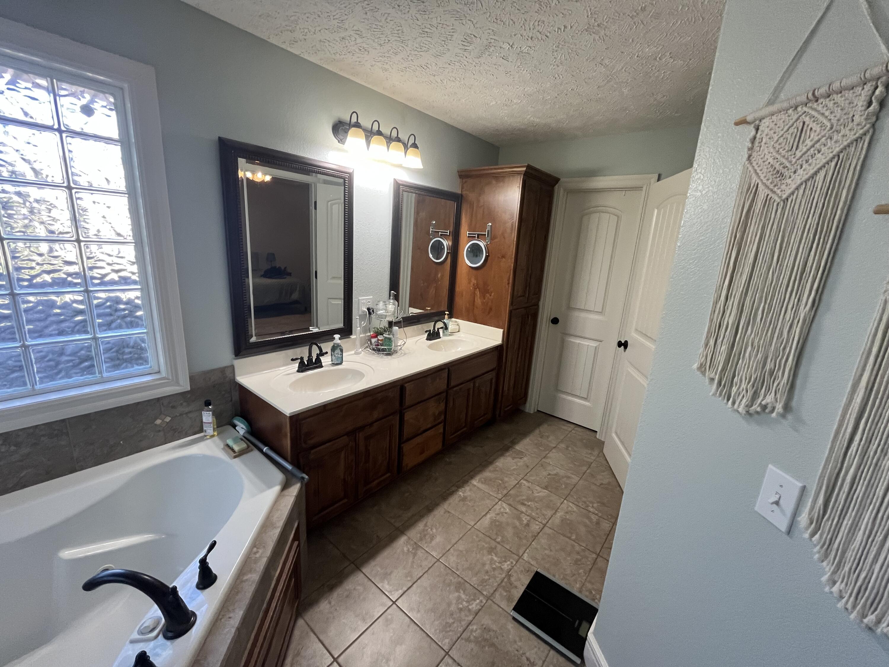 1025 Nickolas Street Property Photo 20