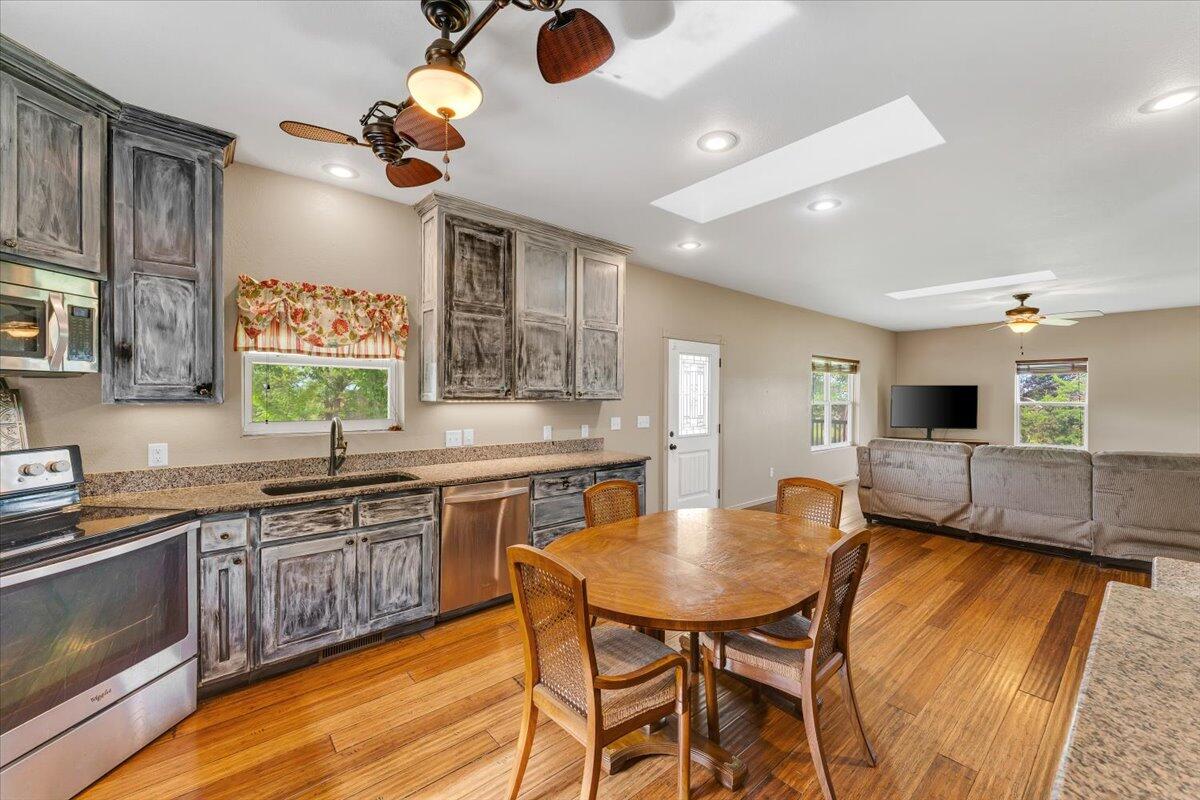 94 Elbert Road Property Photo 4