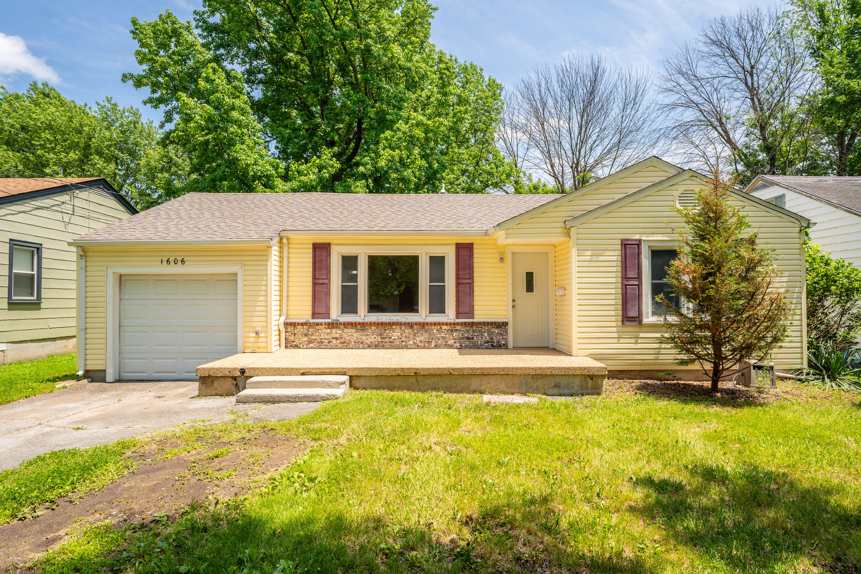 1606 North Waverly Avenue Property Photo 1