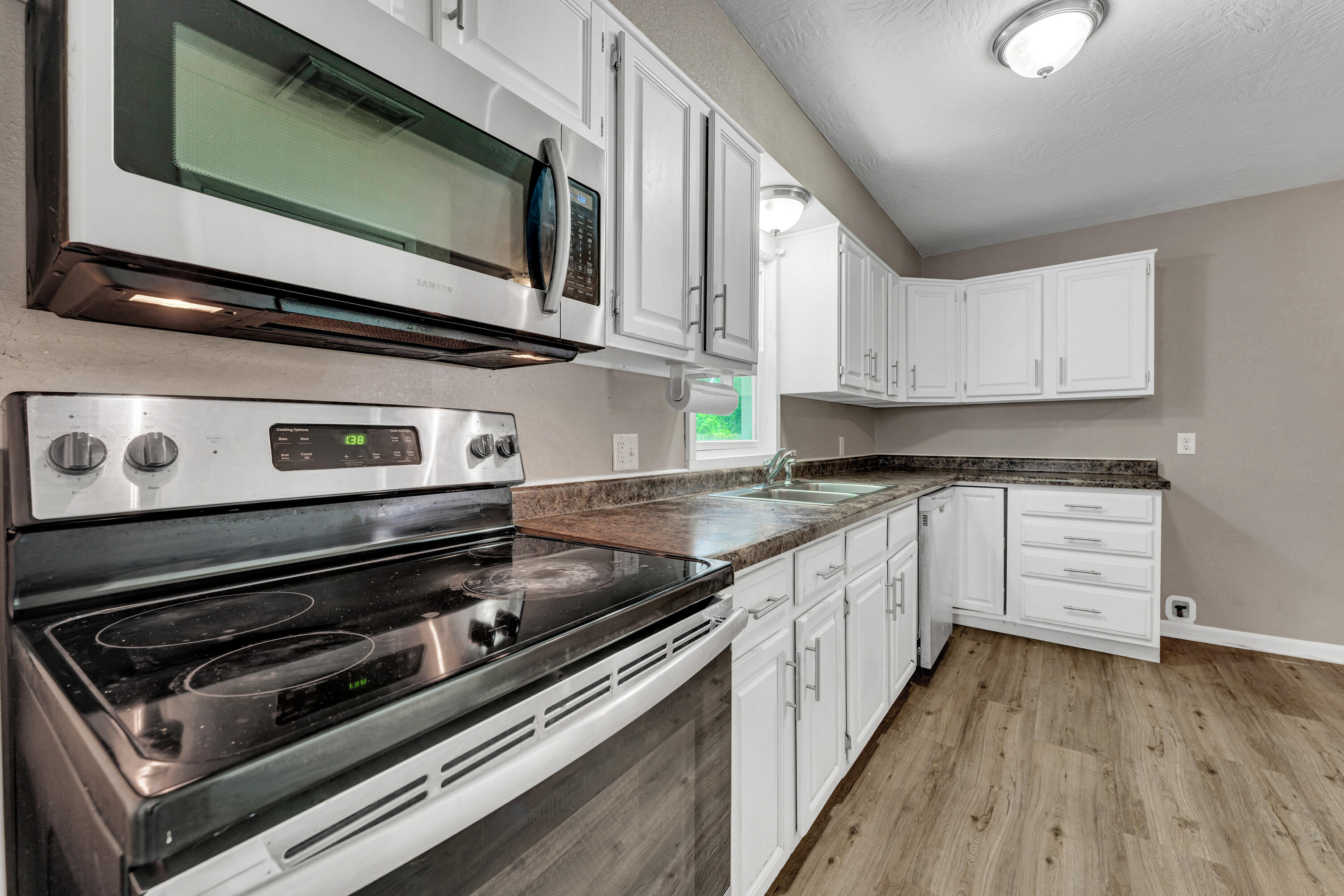 1606 North Waverly Avenue Property Photo 8