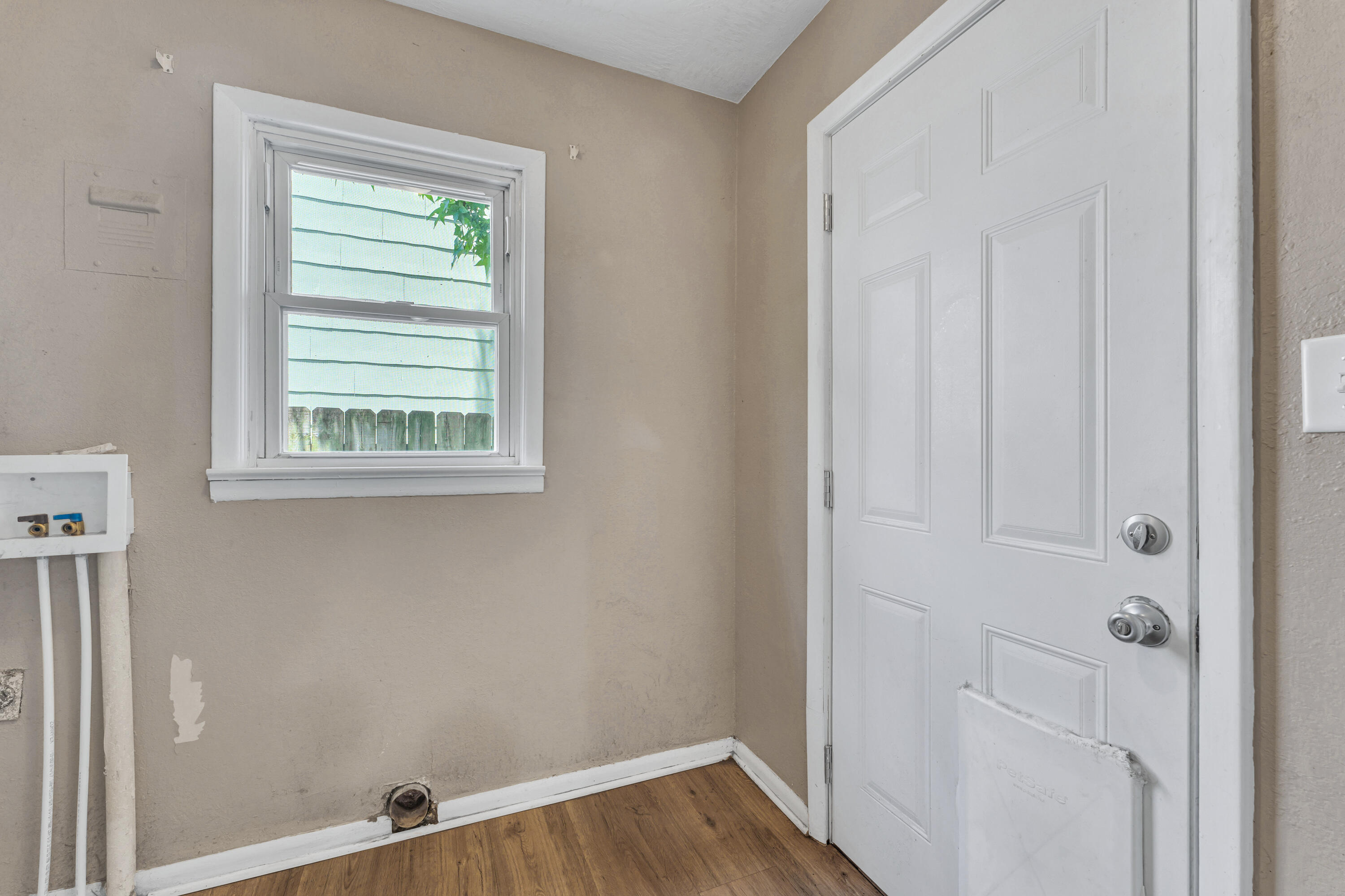 1606 North Waverly Avenue Property Photo 9
