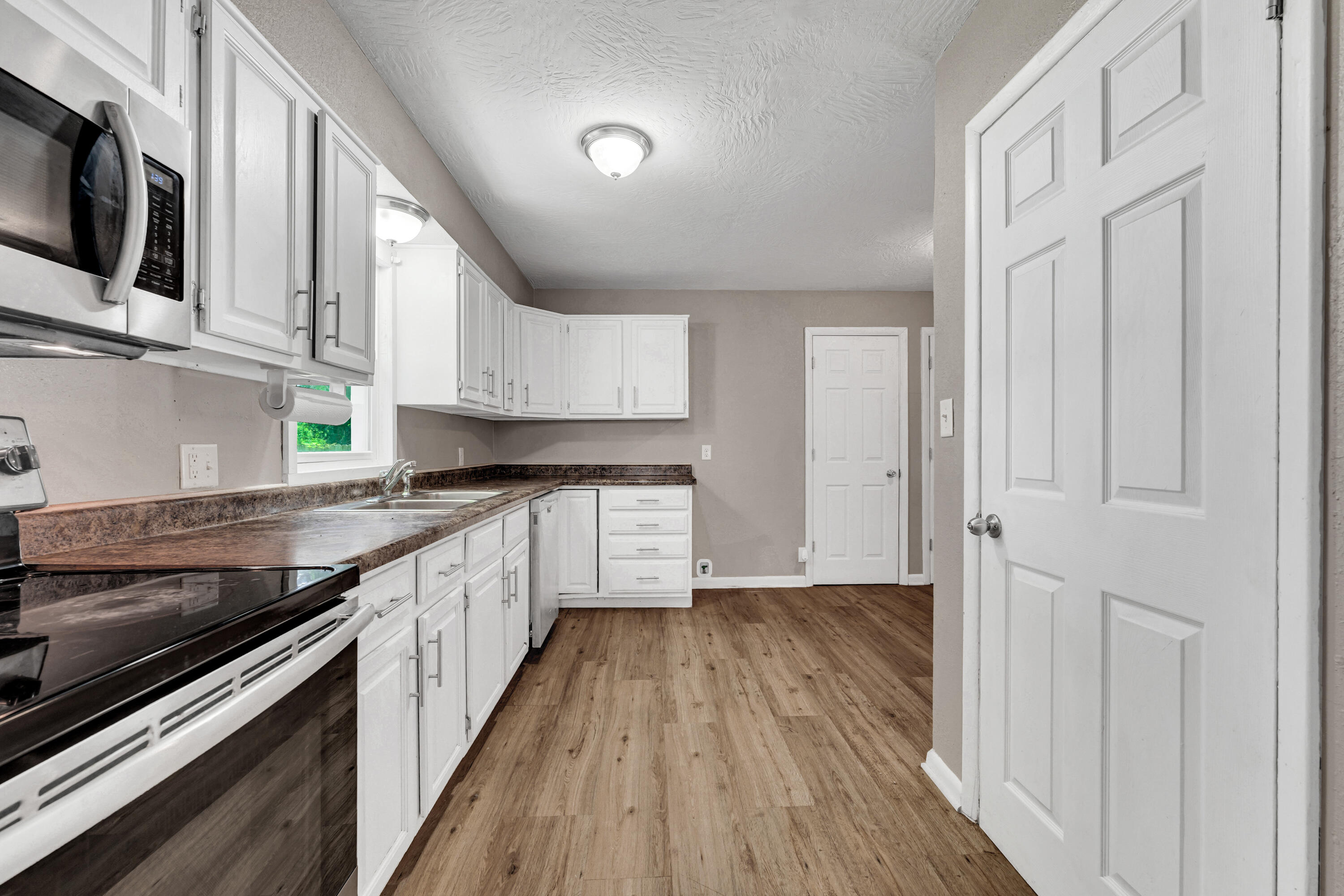 1606 North Waverly Avenue Property Photo 10
