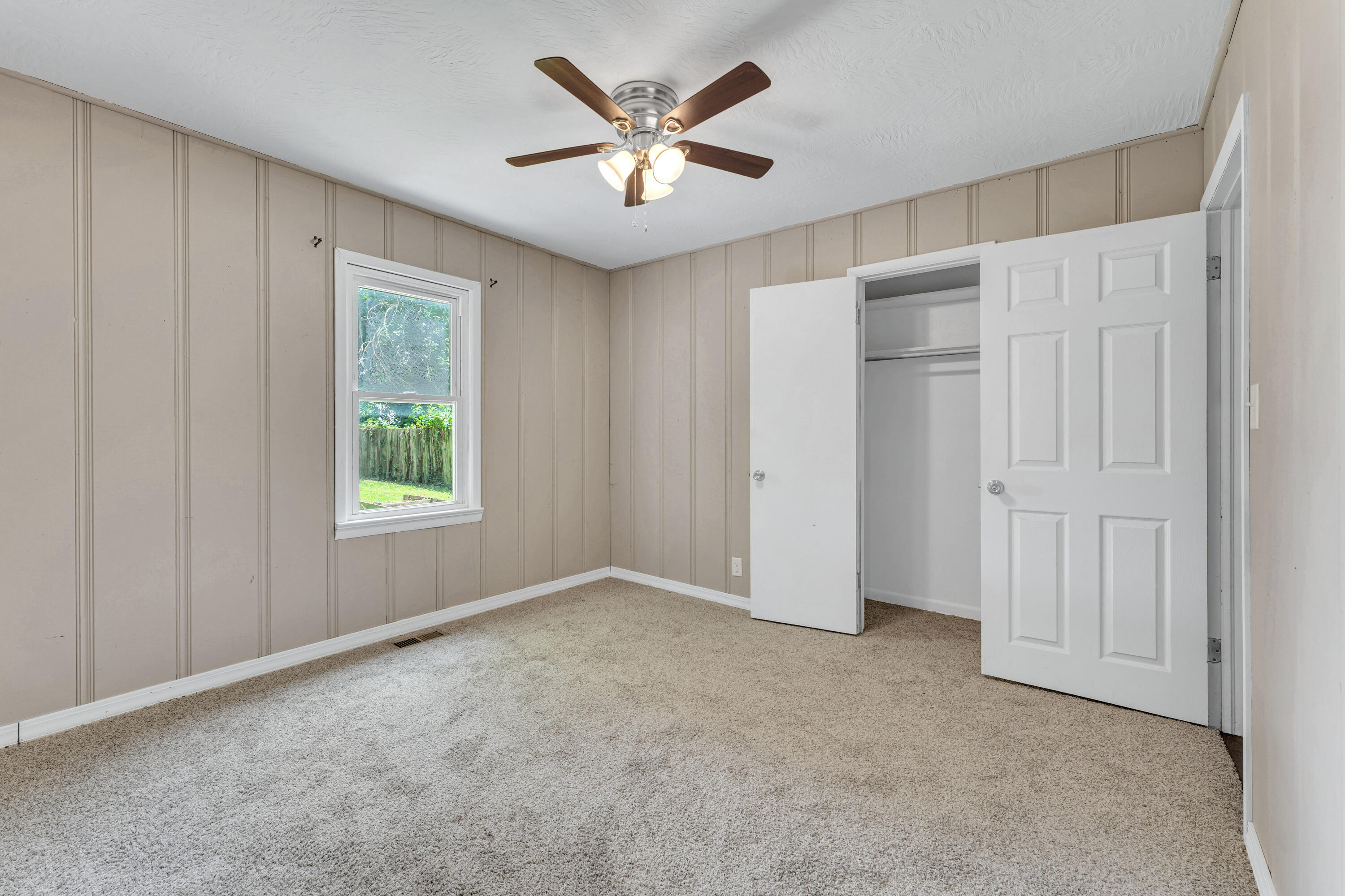 1606 North Waverly Avenue Property Photo 11