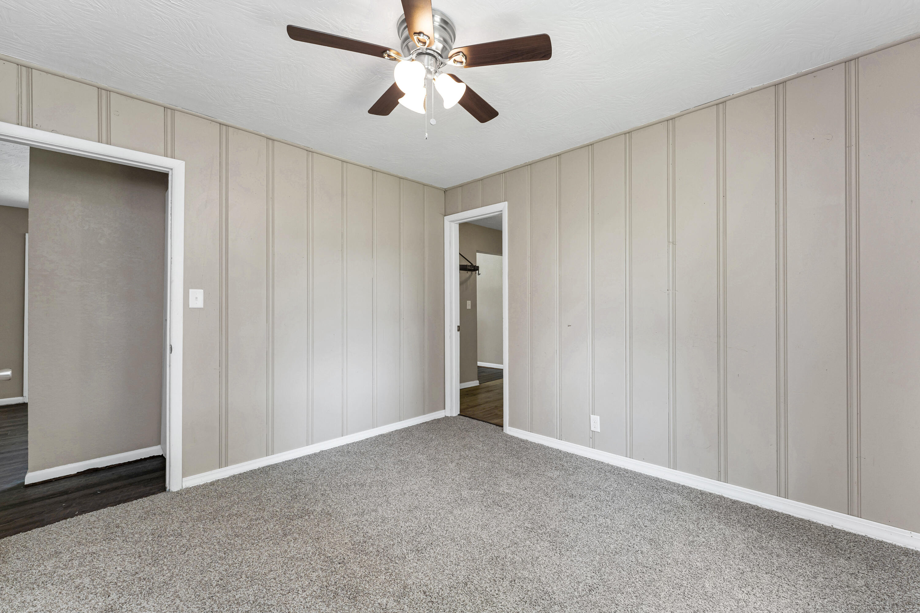 1606 North Waverly Avenue Property Photo 12