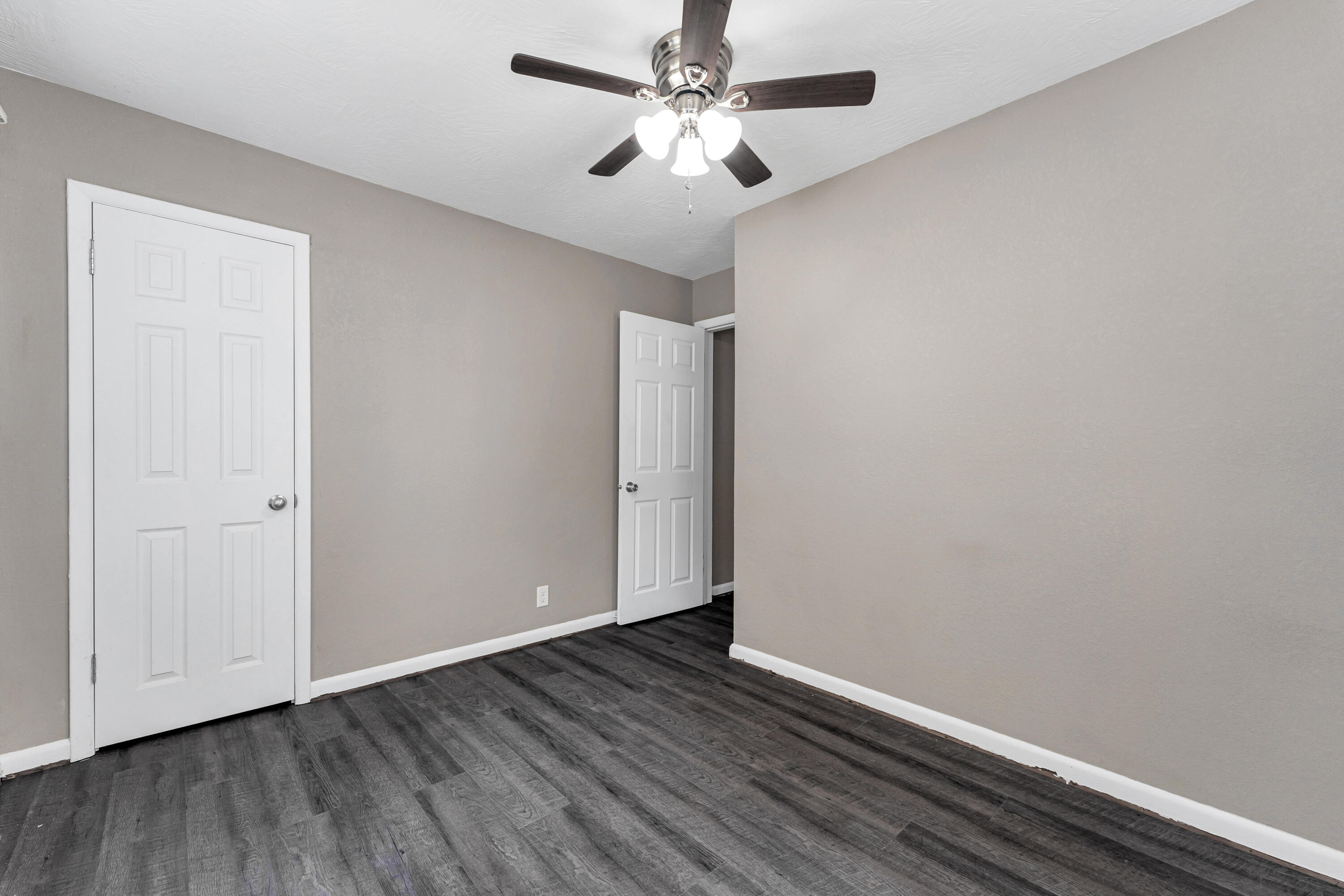 1606 North Waverly Avenue Property Photo 15