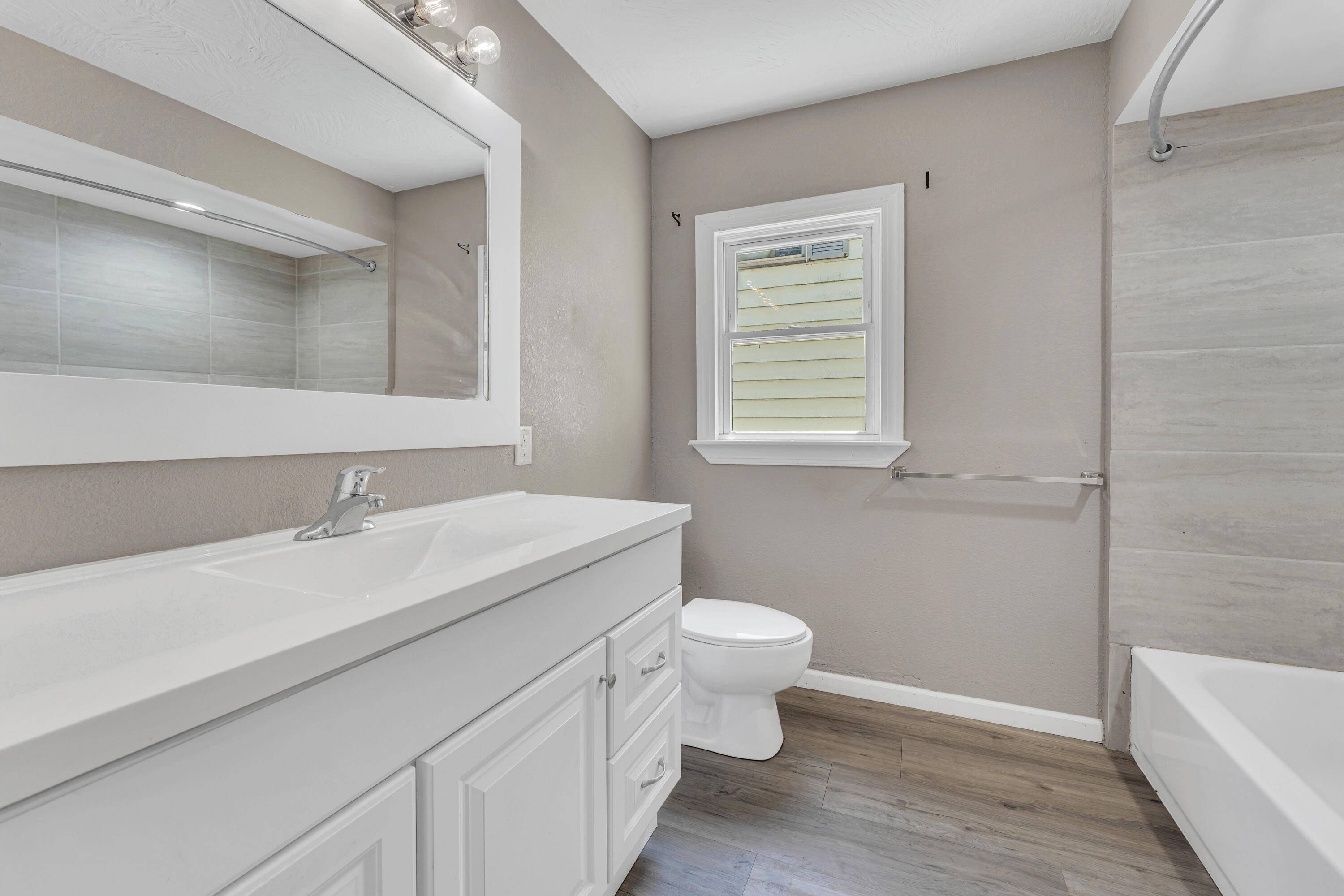 1606 North Waverly Avenue Property Photo 16