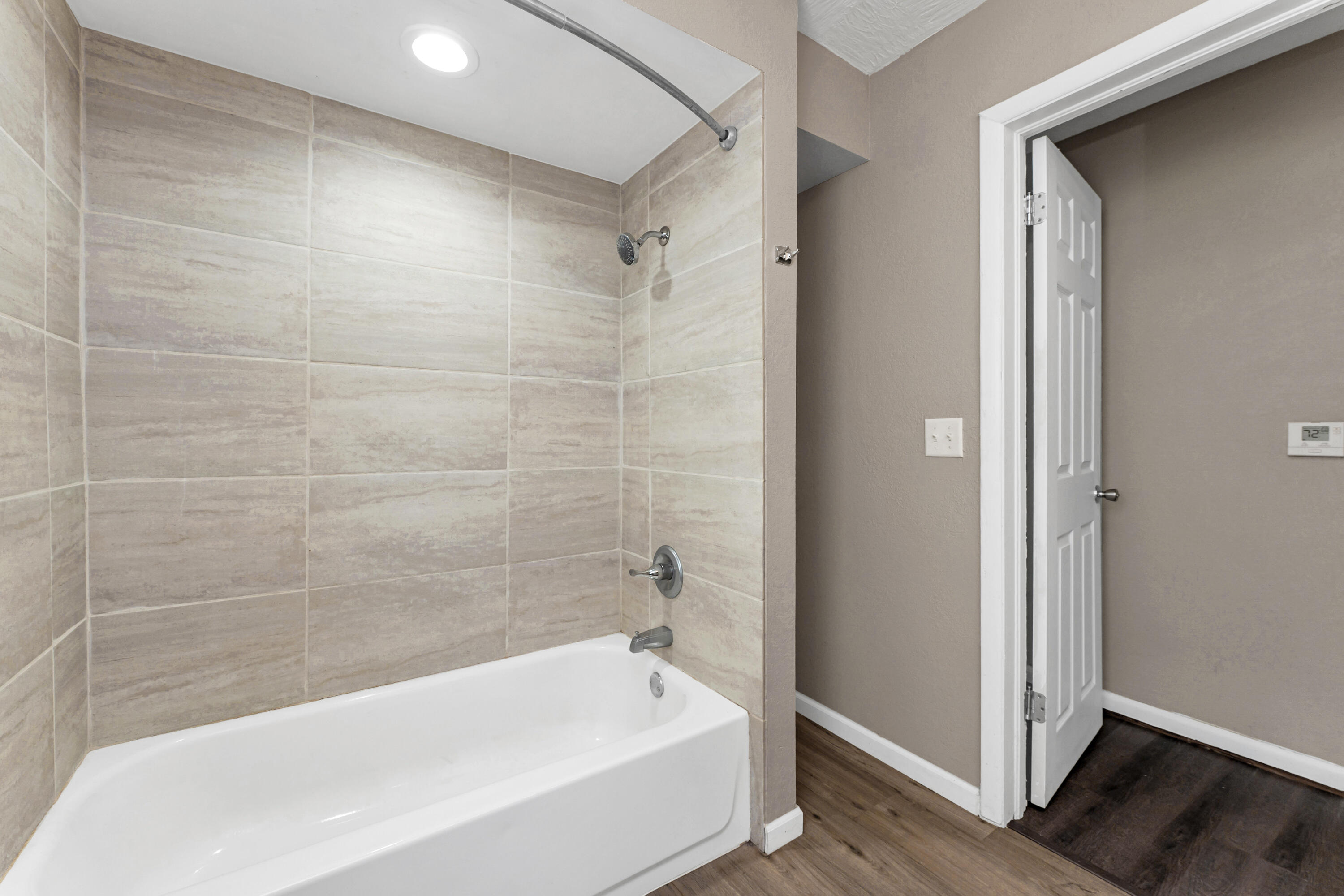 1606 North Waverly Avenue Property Photo 17