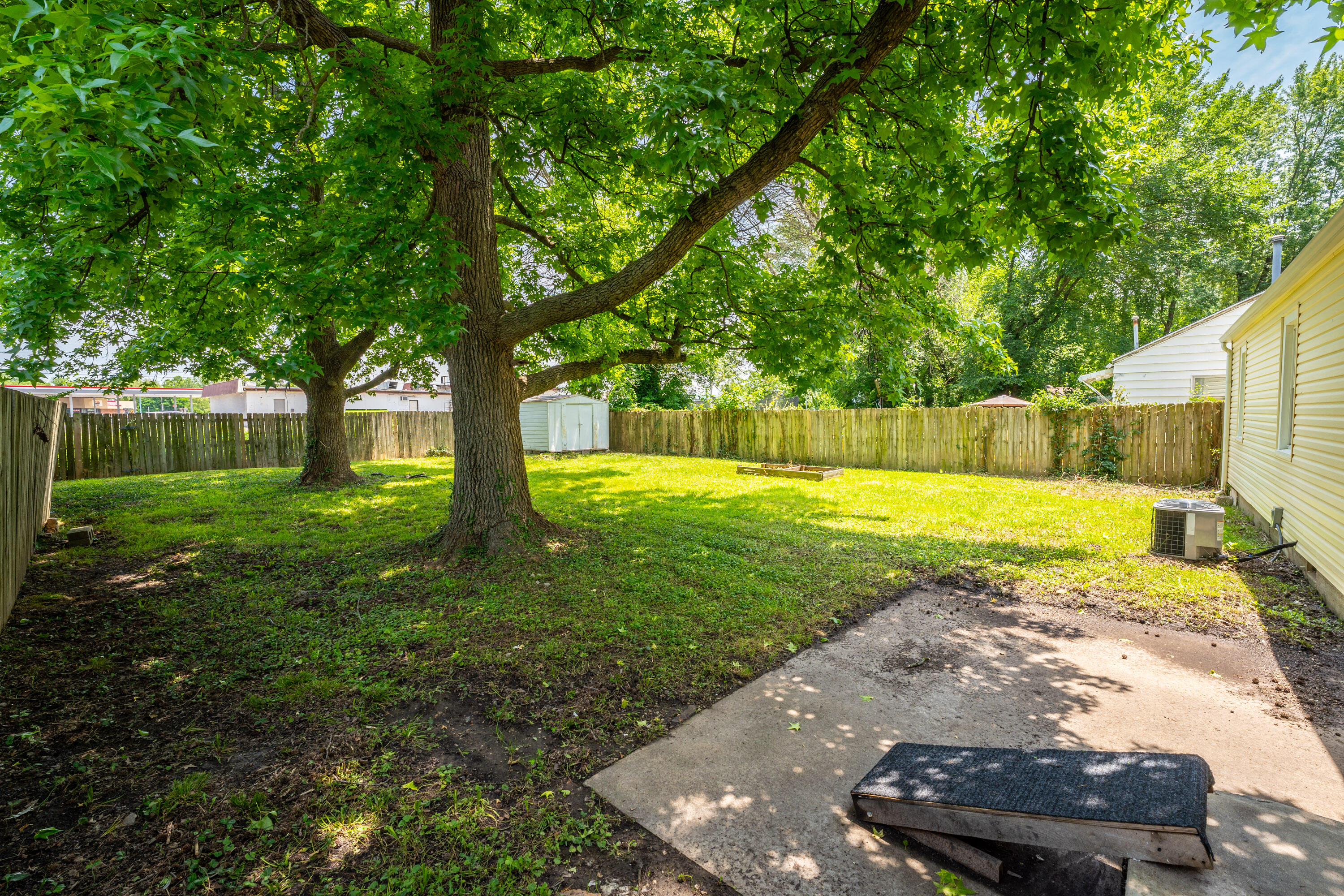 1606 North Waverly Avenue Property Photo 23