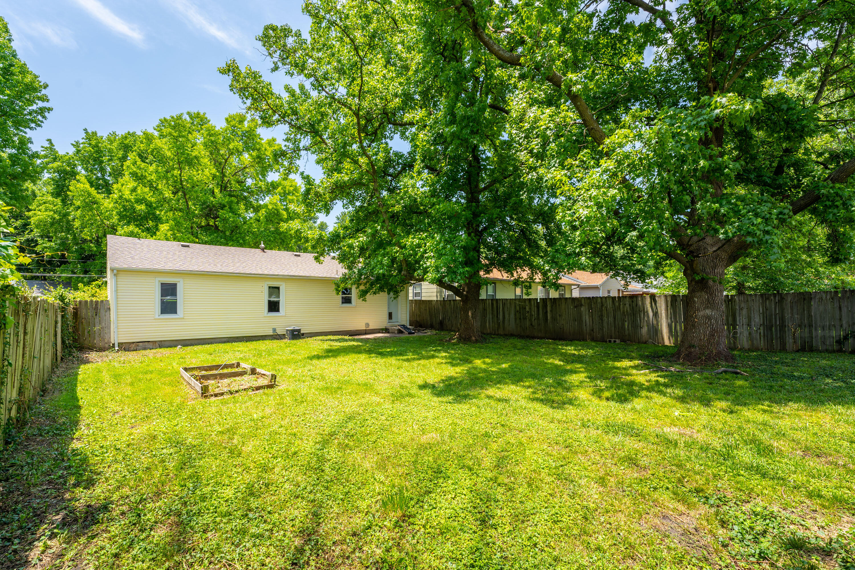 1606 North Waverly Avenue Property Photo 25