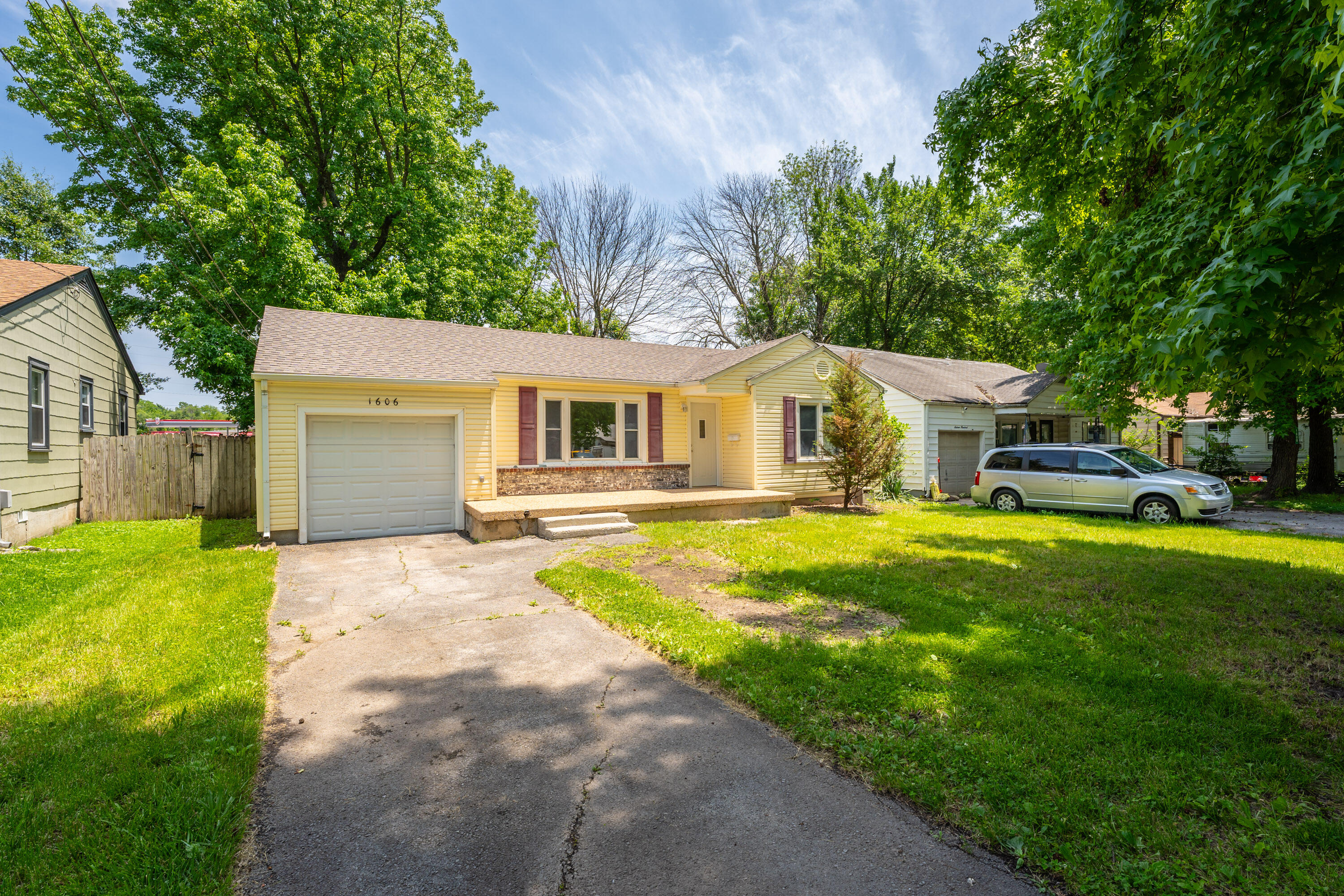 1606 North Waverly Avenue Property Photo 29