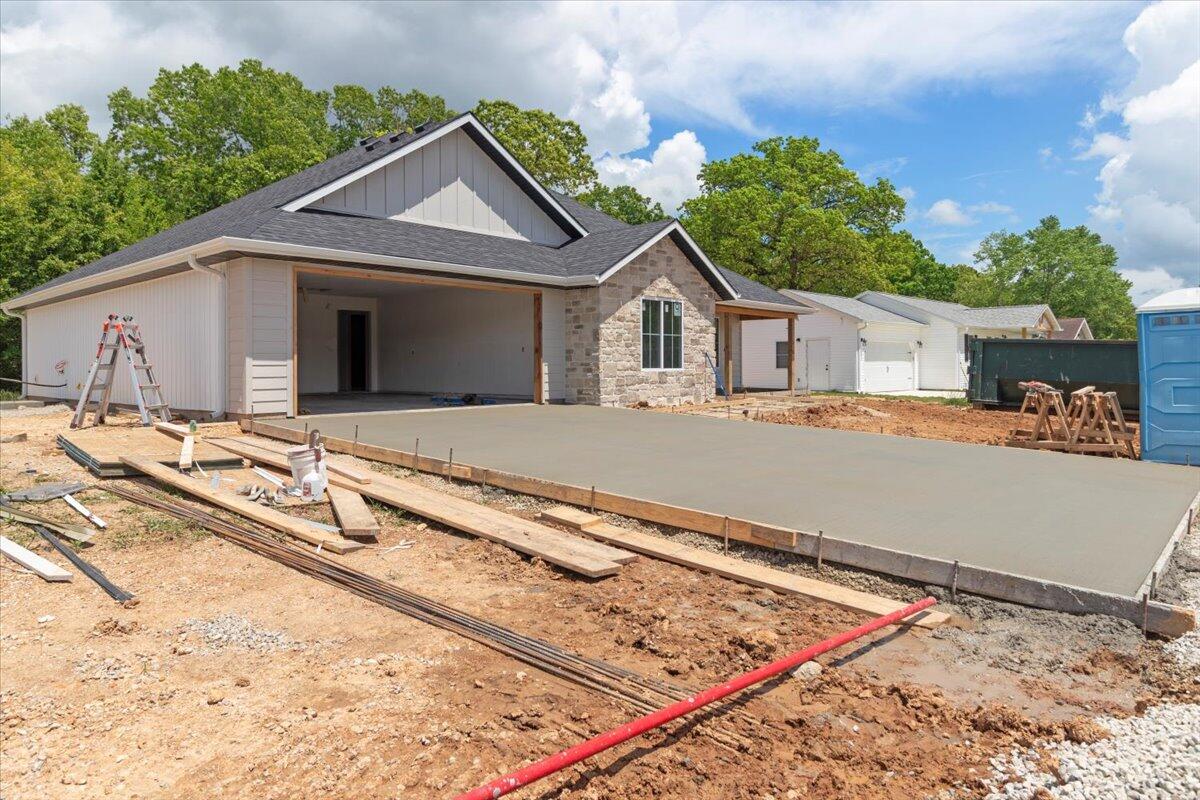 2405 Deatherage Avenue Property Photo 3