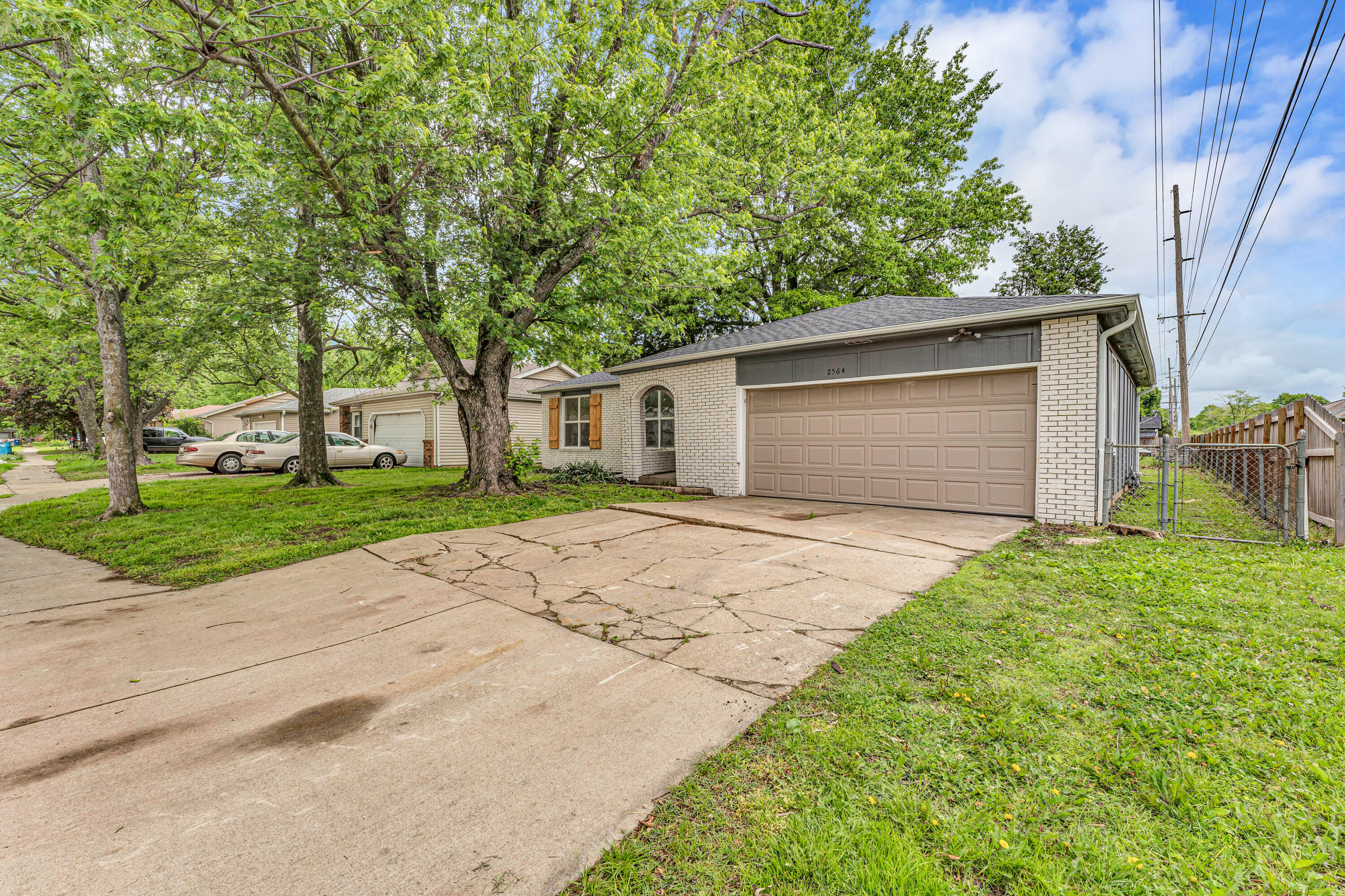 2564 South Regina Avenue Property Photo 2