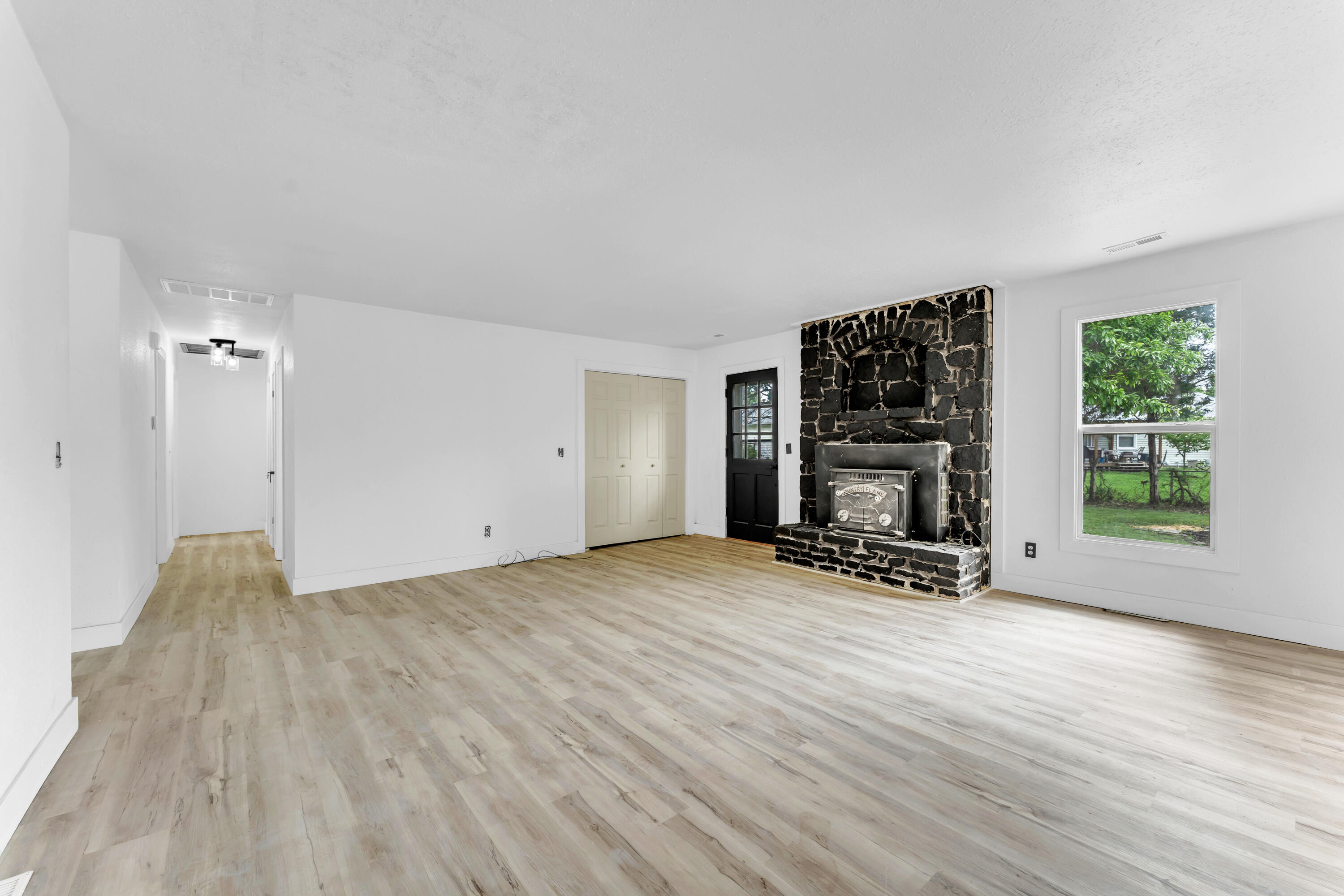 2564 South Regina Avenue Property Photo 8