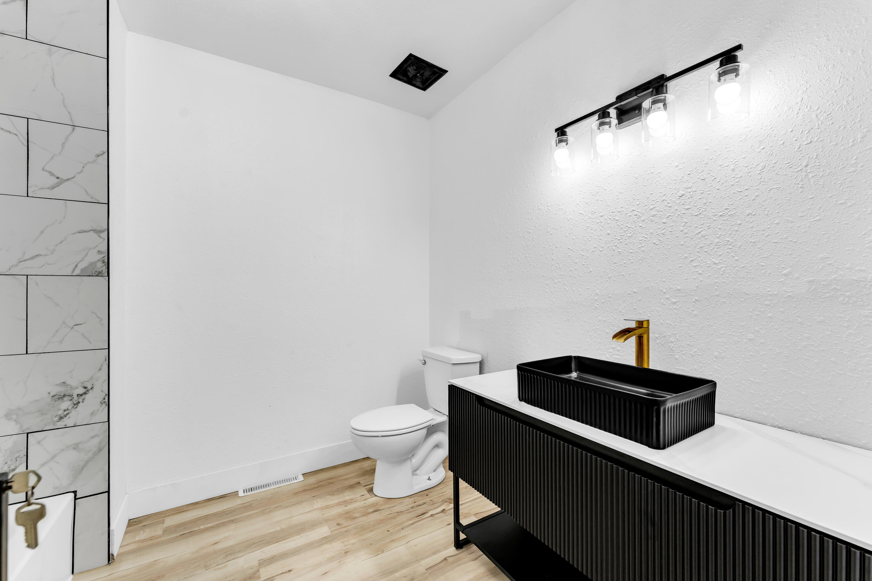 2564 South Regina Avenue Property Photo 13