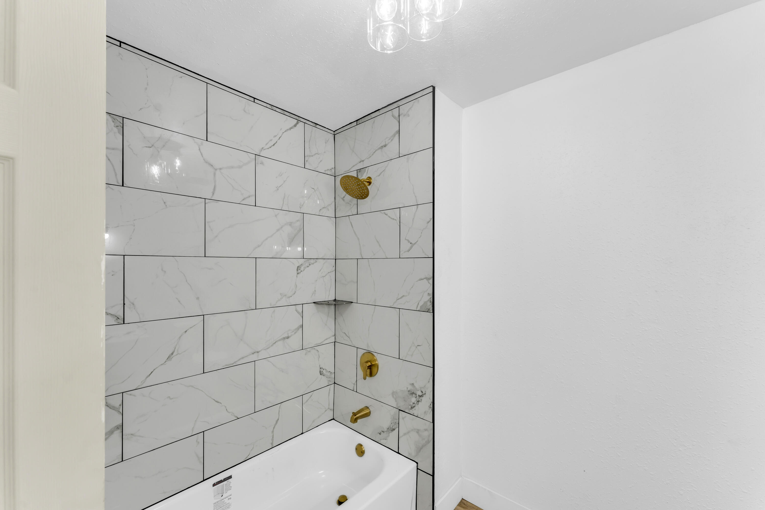 2564 South Regina Avenue Property Photo 14