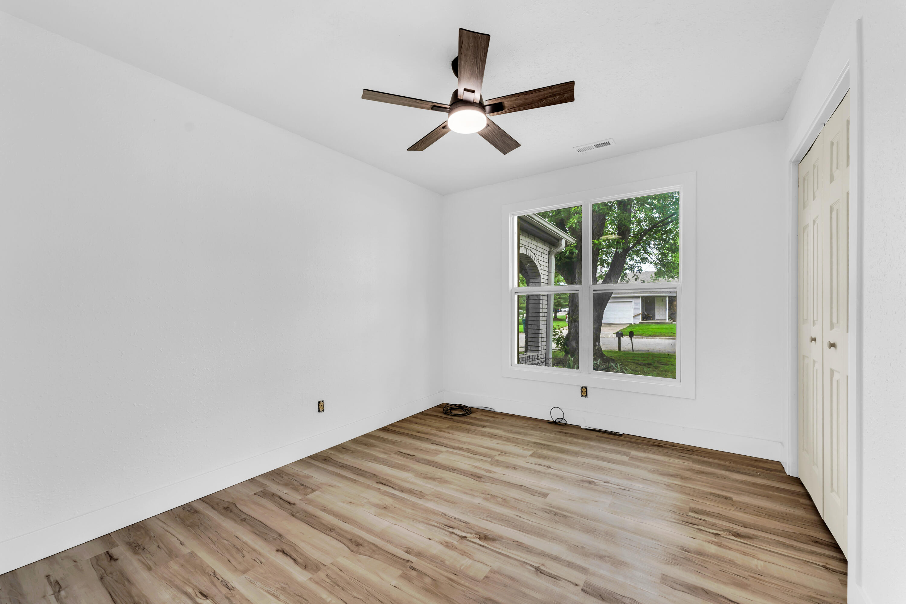 2564 South Regina Avenue Property Photo 15