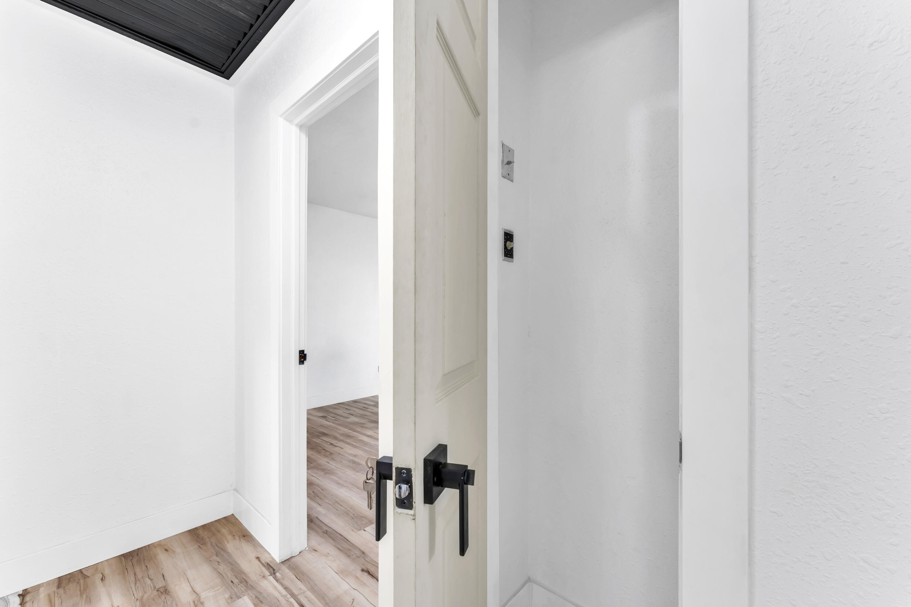 2564 South Regina Avenue Property Photo 16