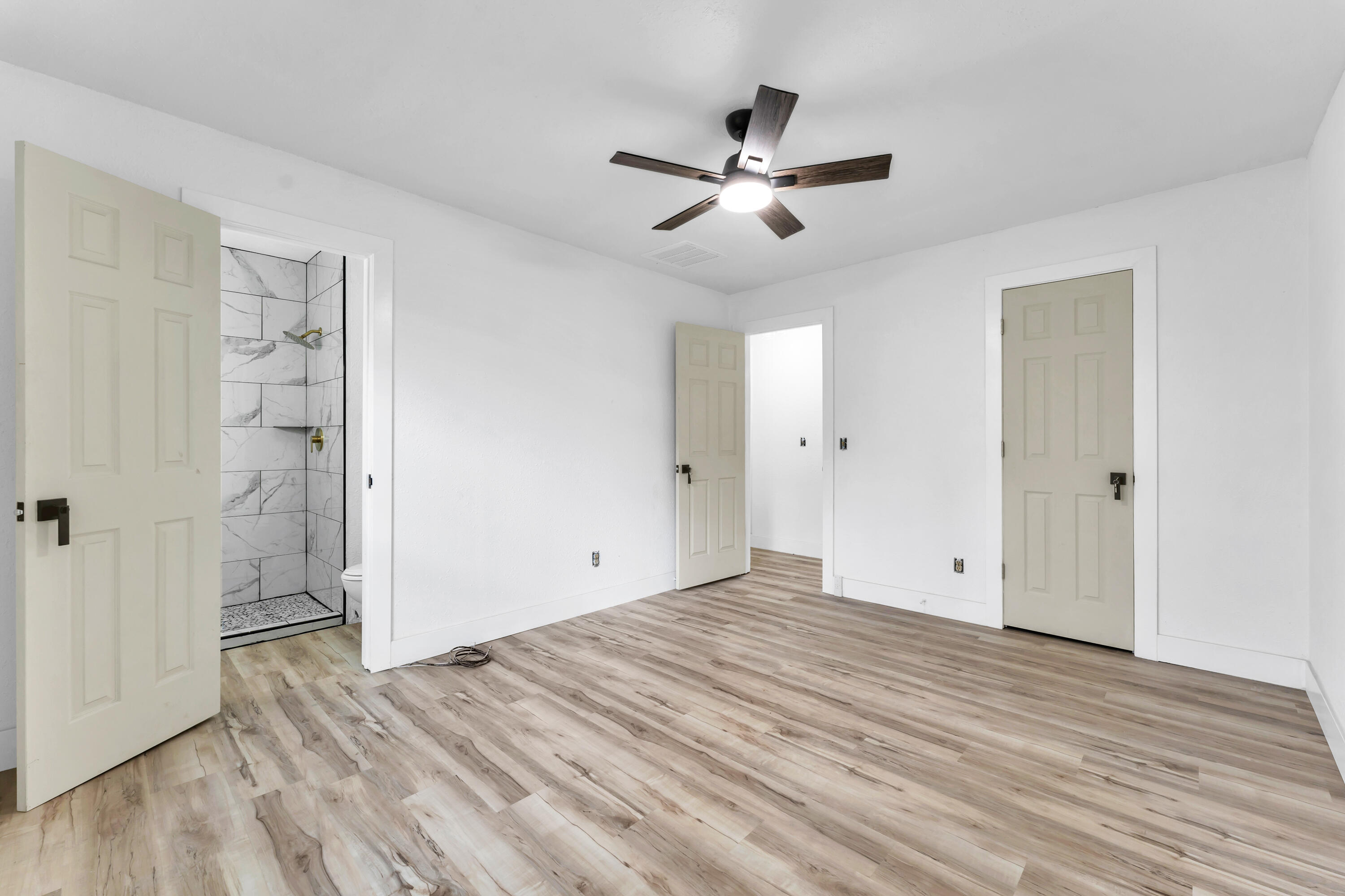 2564 South Regina Avenue Property Photo 17