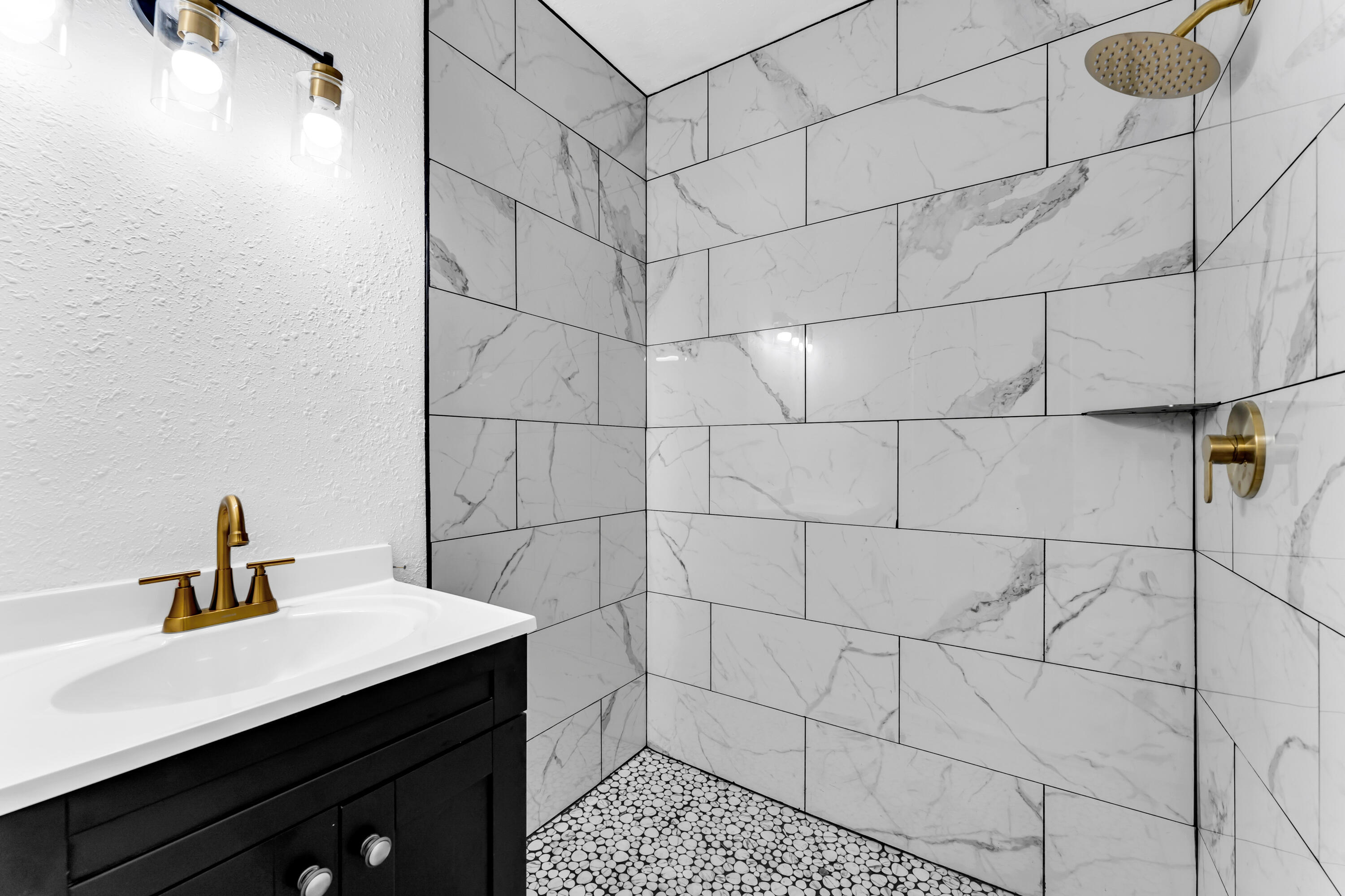 2564 South Regina Avenue Property Photo 18