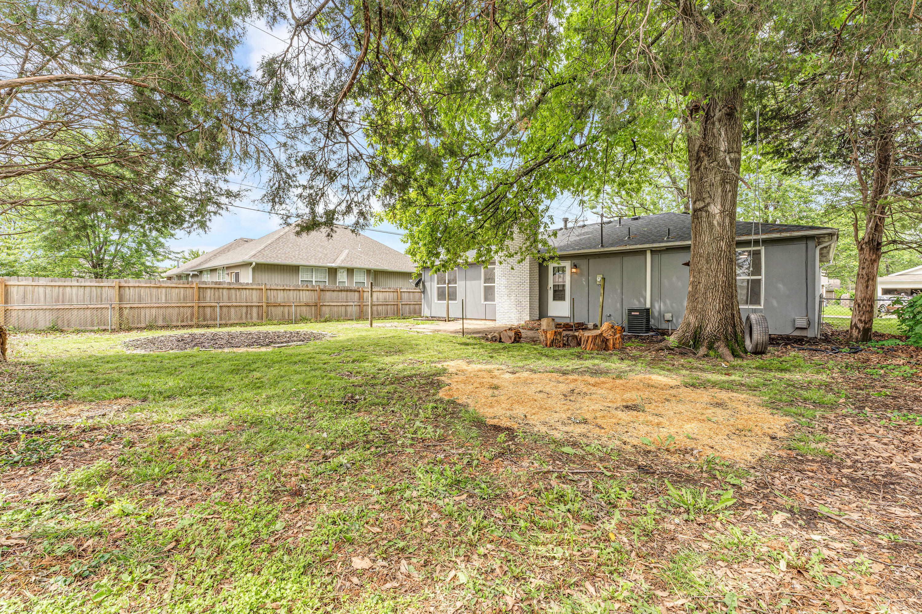 2564 South Regina Avenue Property Photo 21