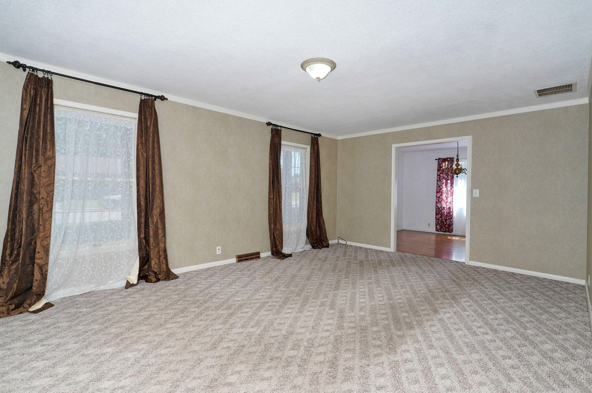 612 East Glendale Street Property Photo 9